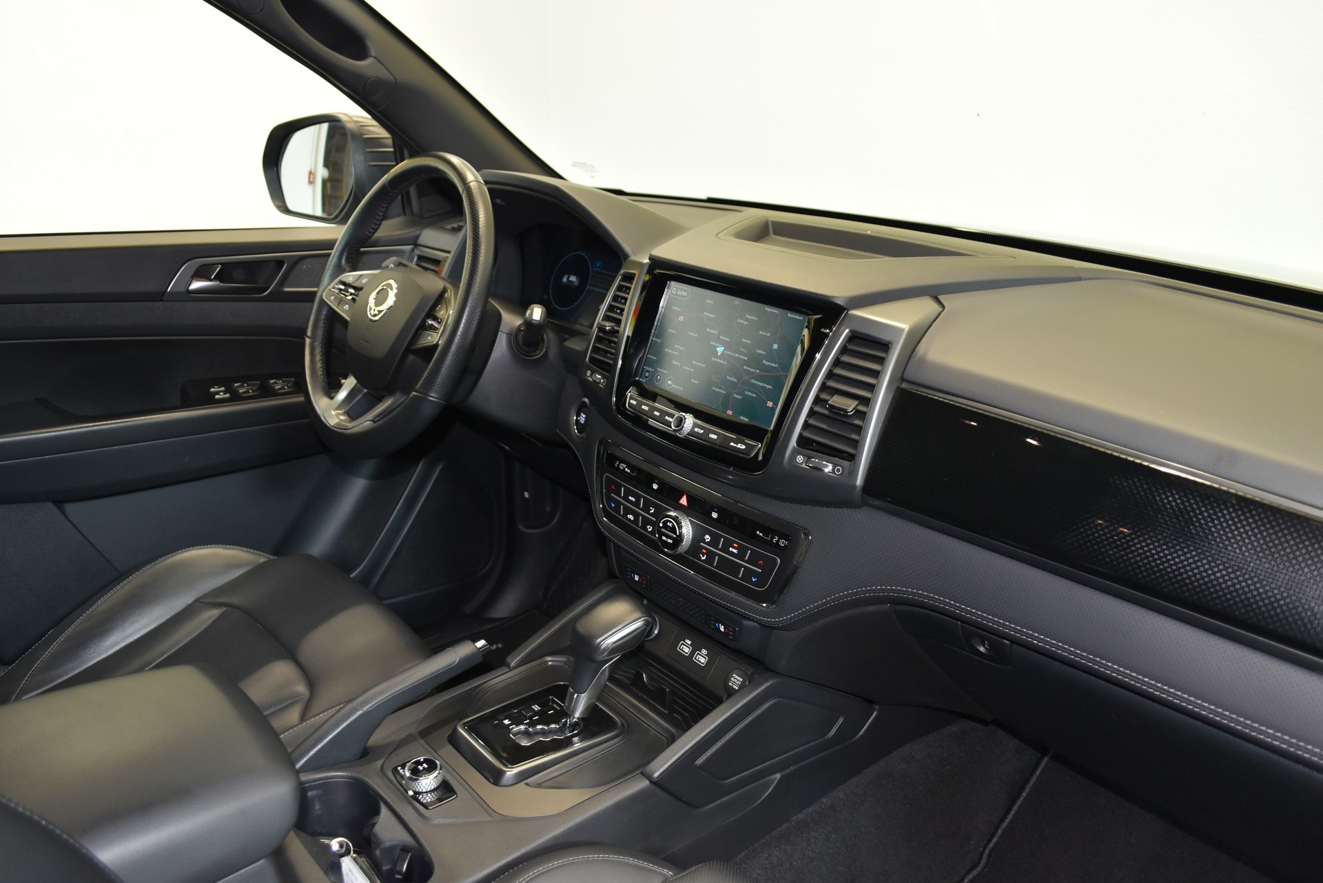 KGM-SsangYong Musso 2.2 Sapphire 4WD A-image-3