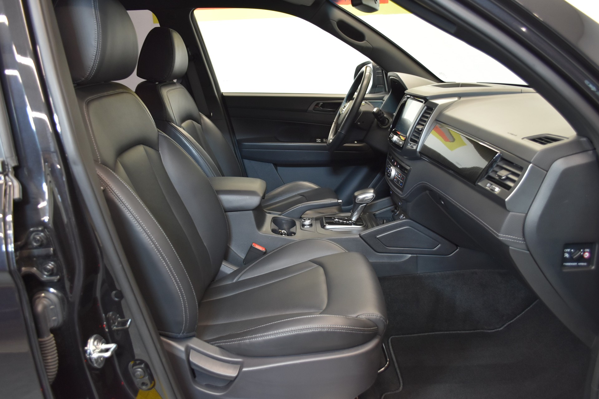 KGM-SsangYong Musso 2.2 Sapphire 4WD A-image-2