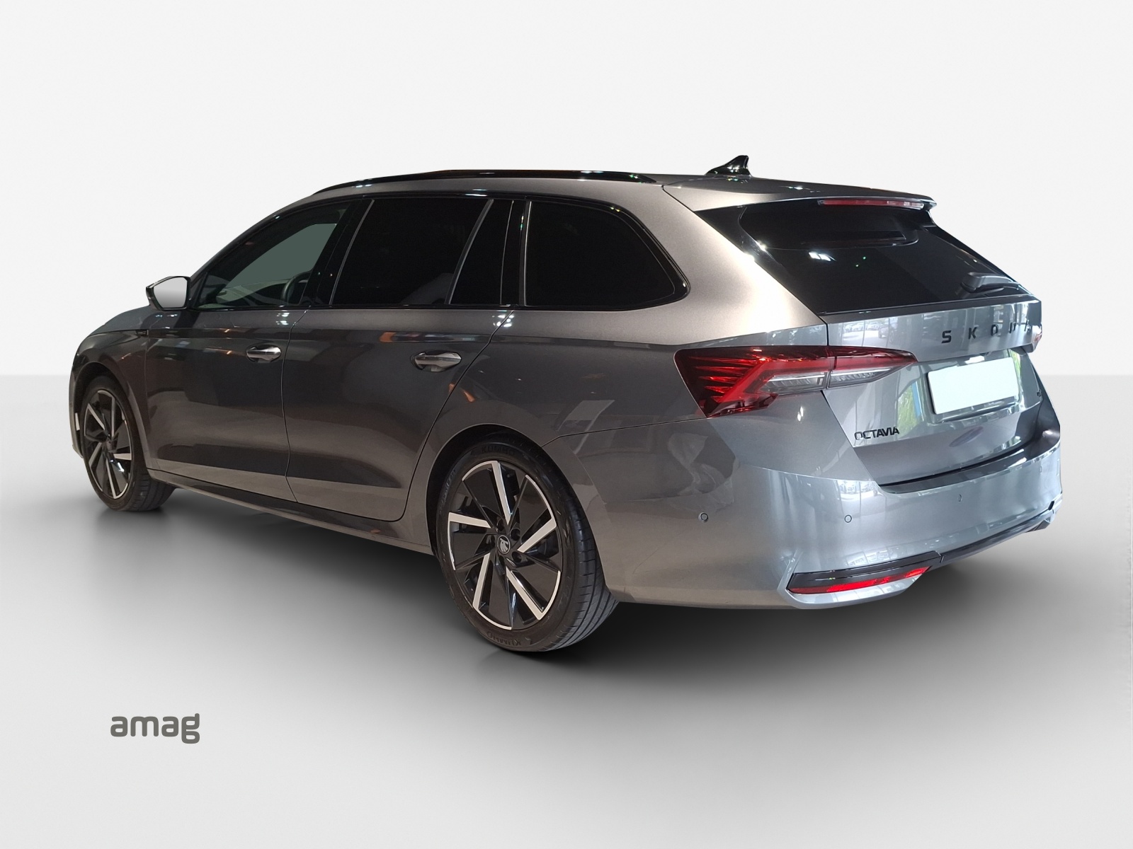 SKODA Octavia Combi 2.0 TSI DSG Sport Line 4x4-image-2
