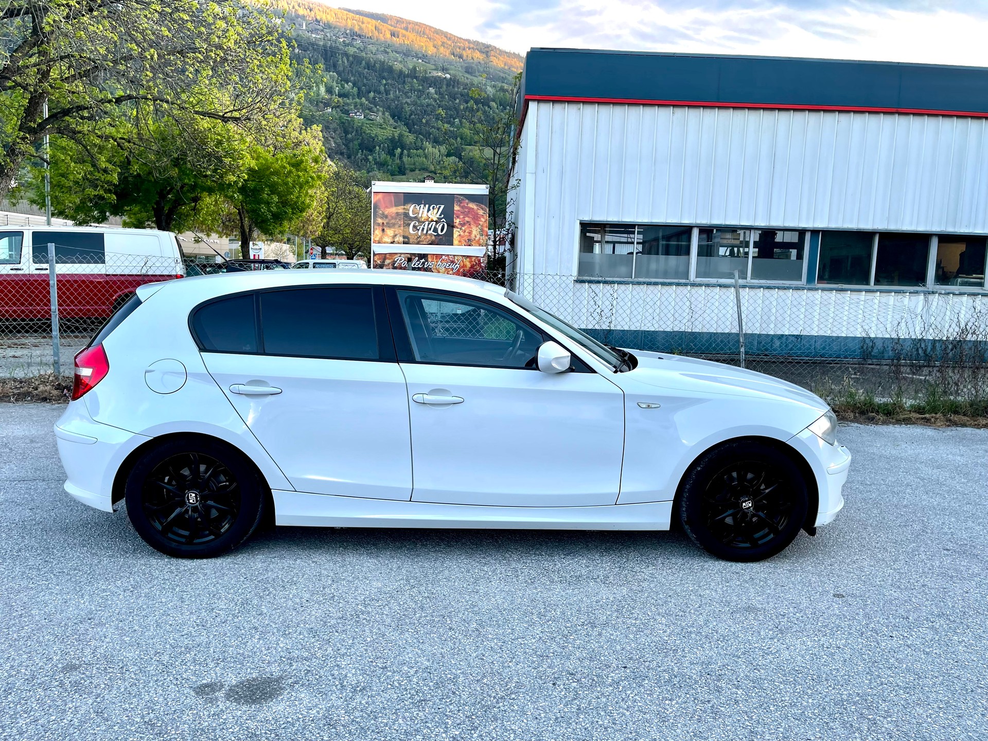 BMW 116i-image-12