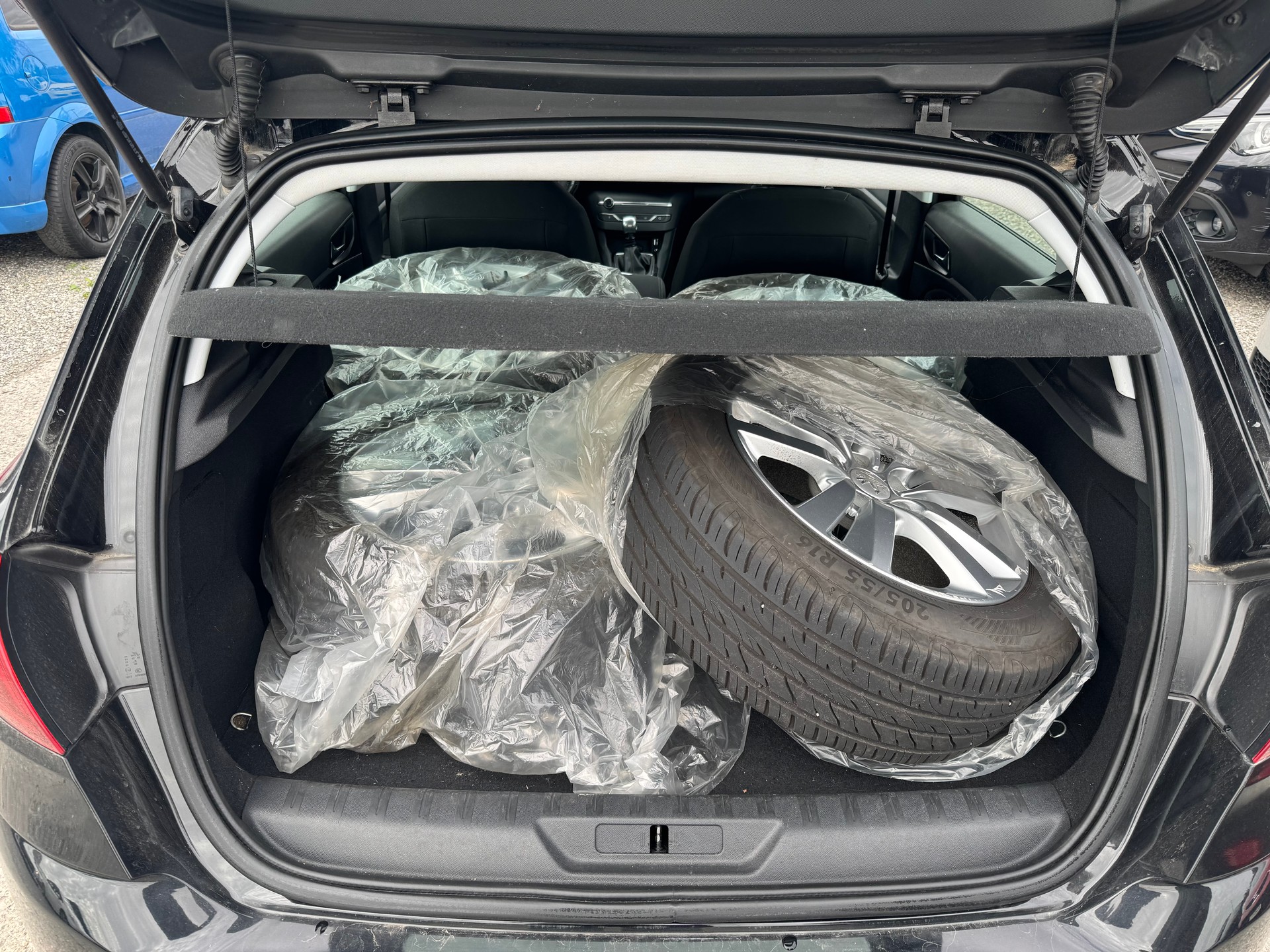 PEUGEOT 308 1.6 THP Allure-image-8