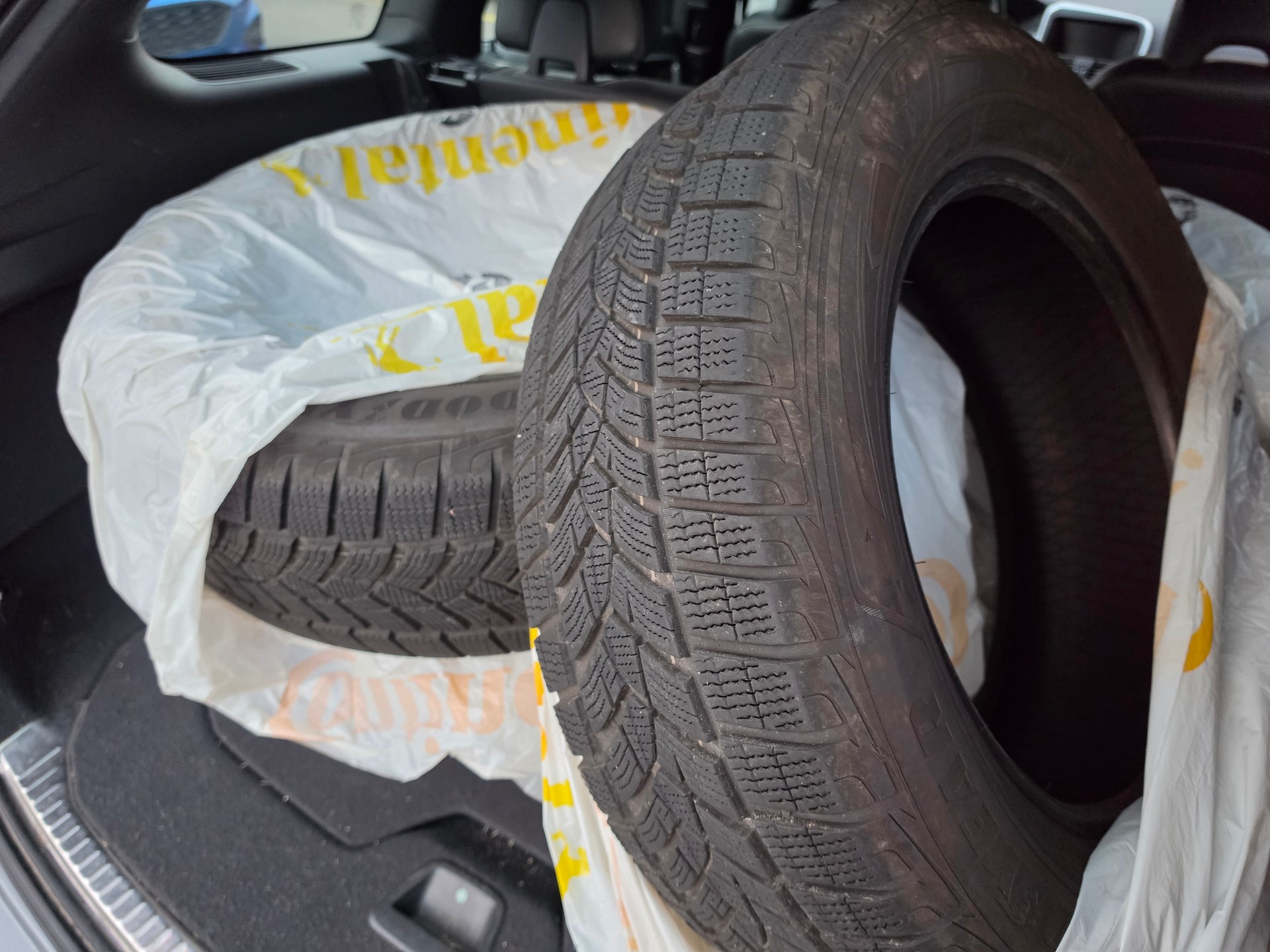 VOLVO XC60 T5 AWD Momentum R-Design Geartronic-image-6