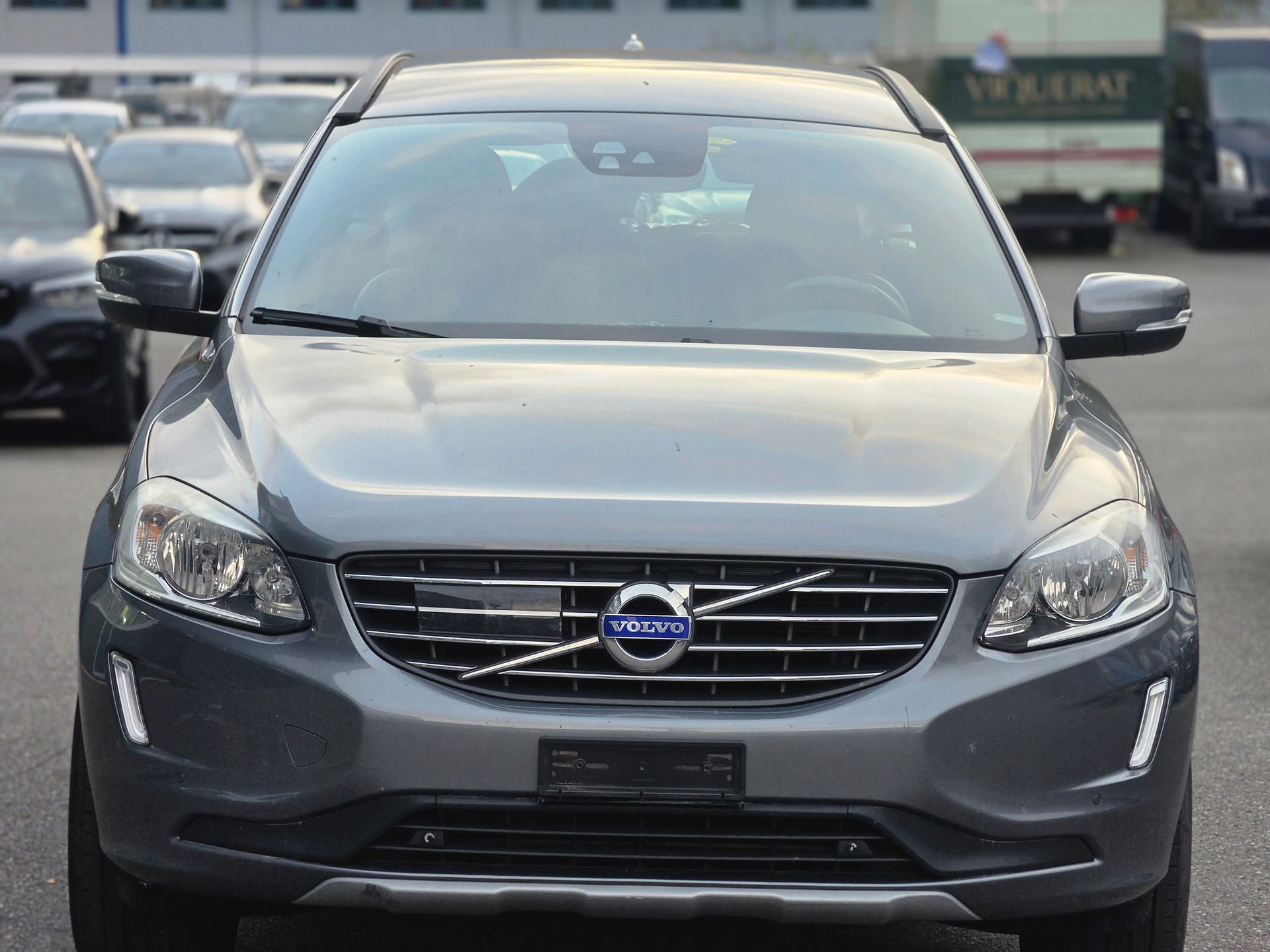 VOLVO XC60 T5 AWD Momentum R-Design Geartronic-image-1