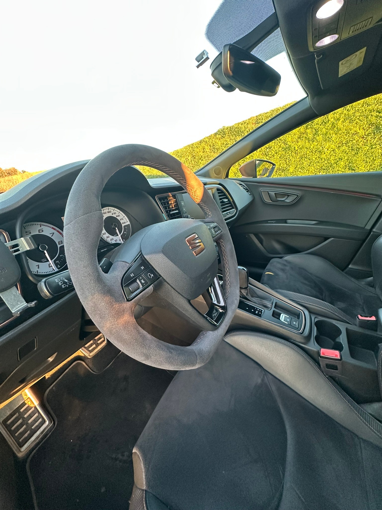 SEAT 2.0 TSI 300 Cupra R DSG LIMITED EDITION 654 of 799-image-5