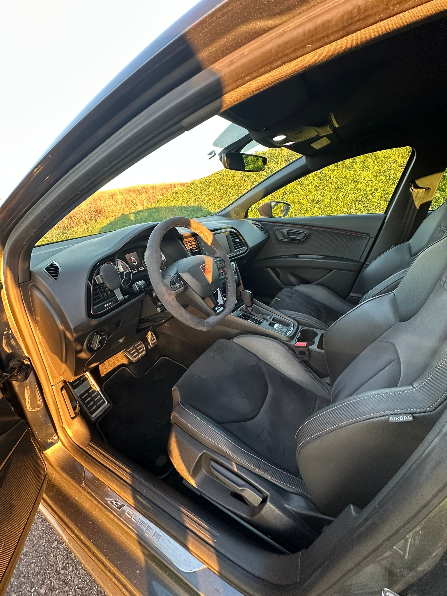 SEAT 2.0 TSI 300 Cupra R DSG LIMITED EDITION 654 of 799-image-4