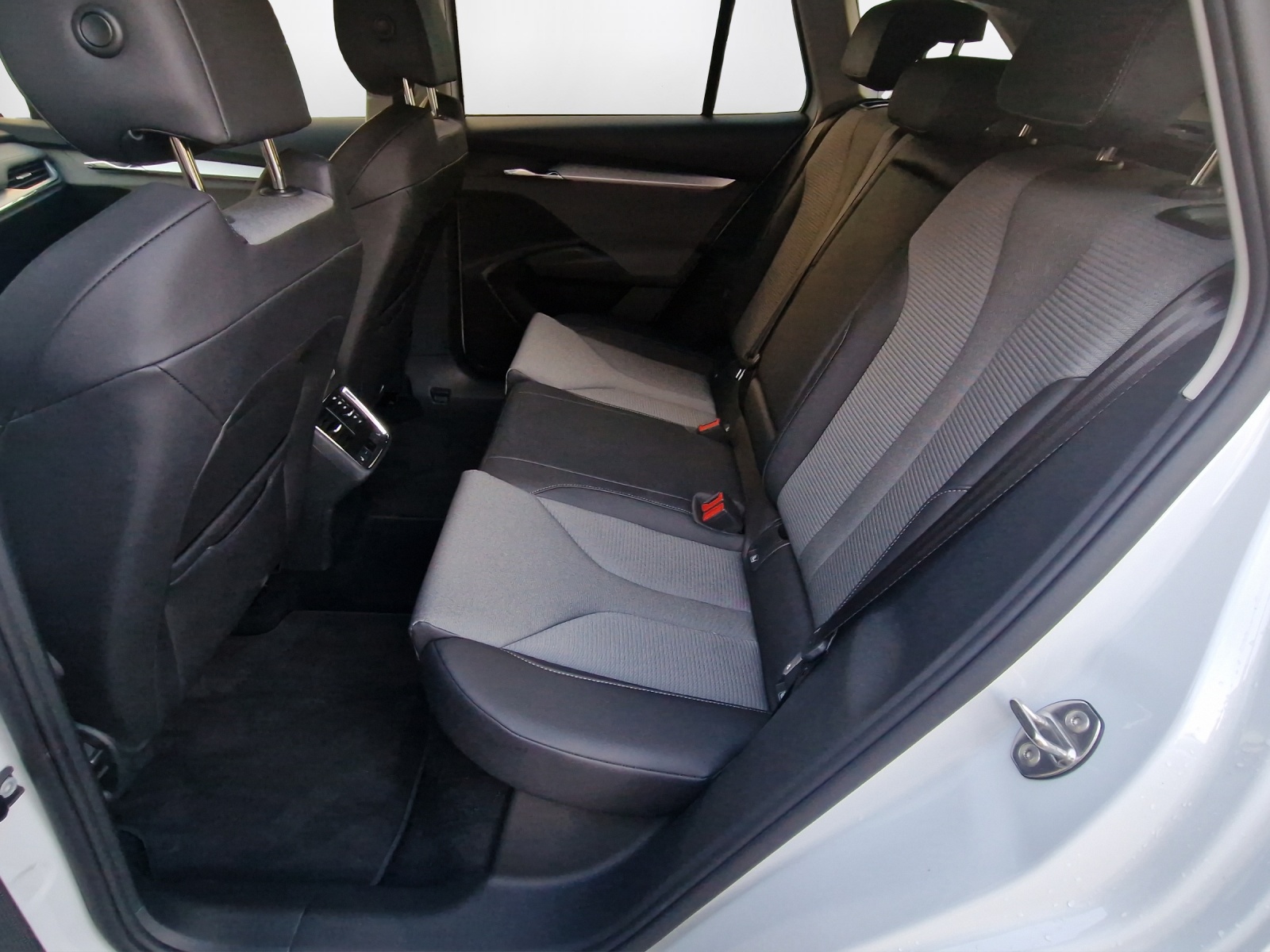 SKODA Enyaq iV 60-image-10