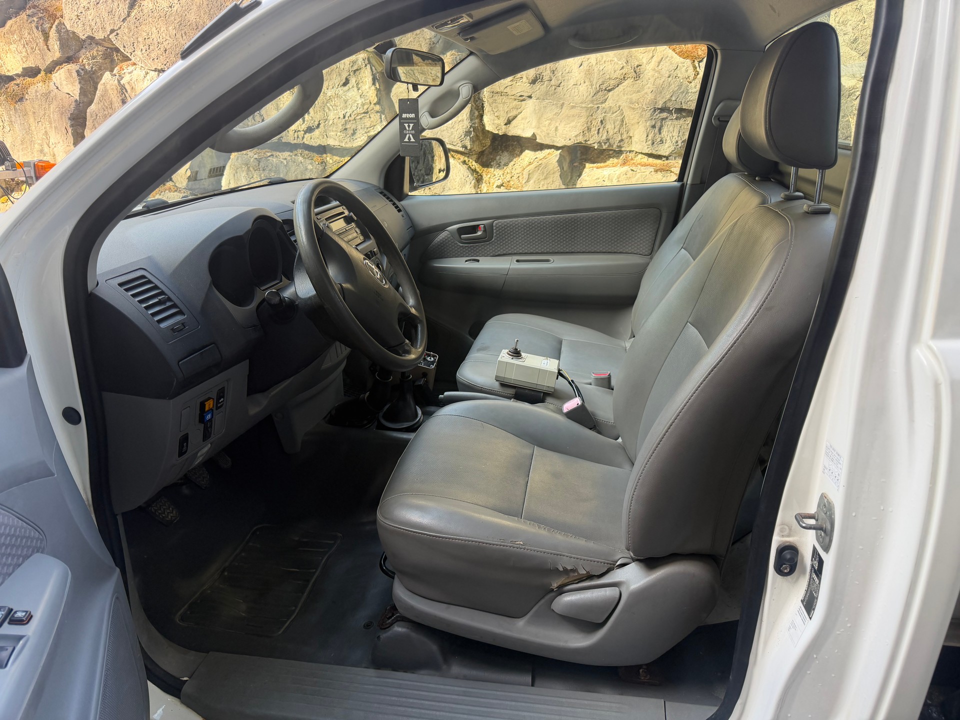 TOYOTA Hilux 4x4 SingleCab LineaTerra-image-8