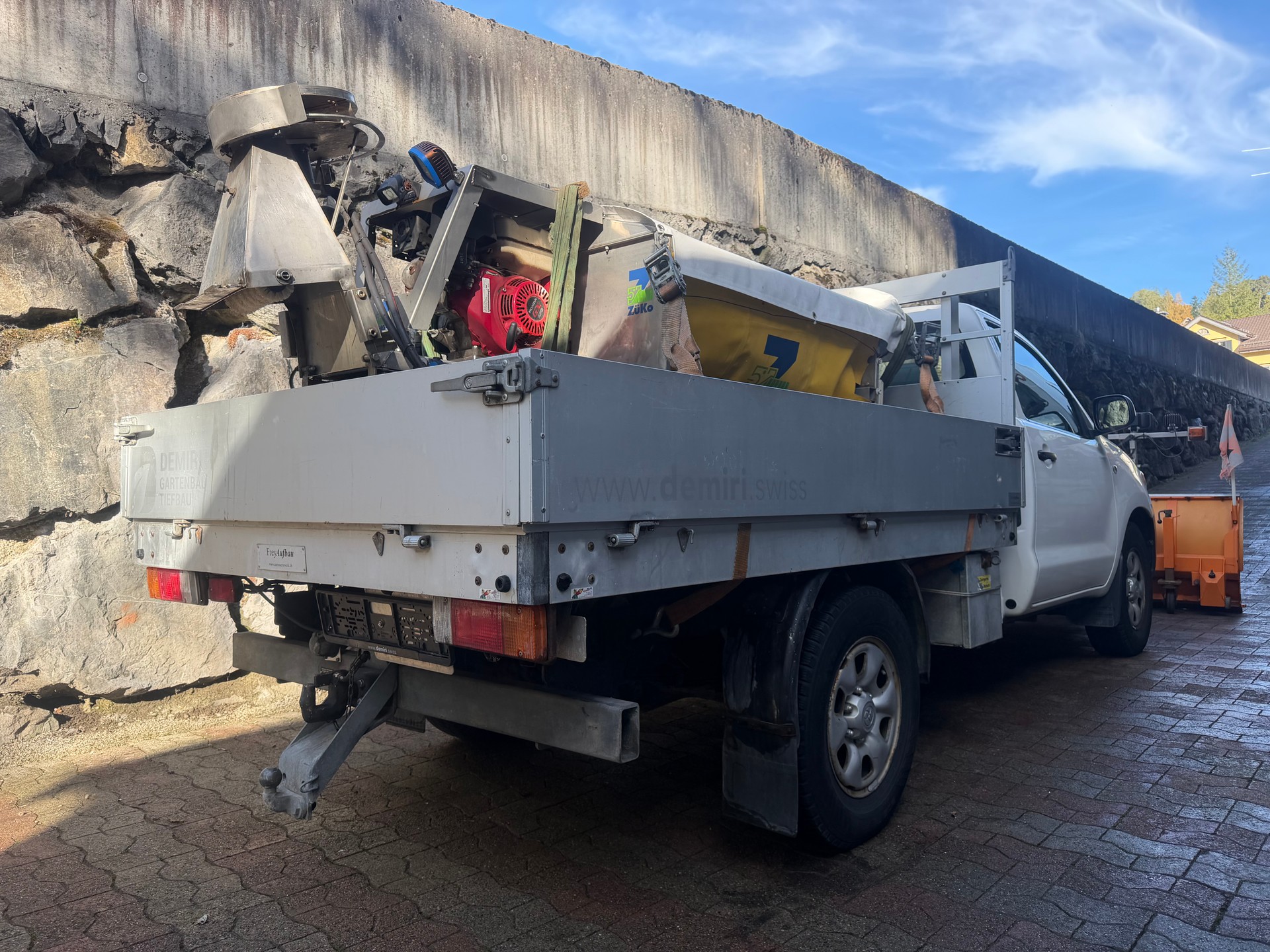 TOYOTA Hilux 4x4 SingleCab LineaTerra-image-3
