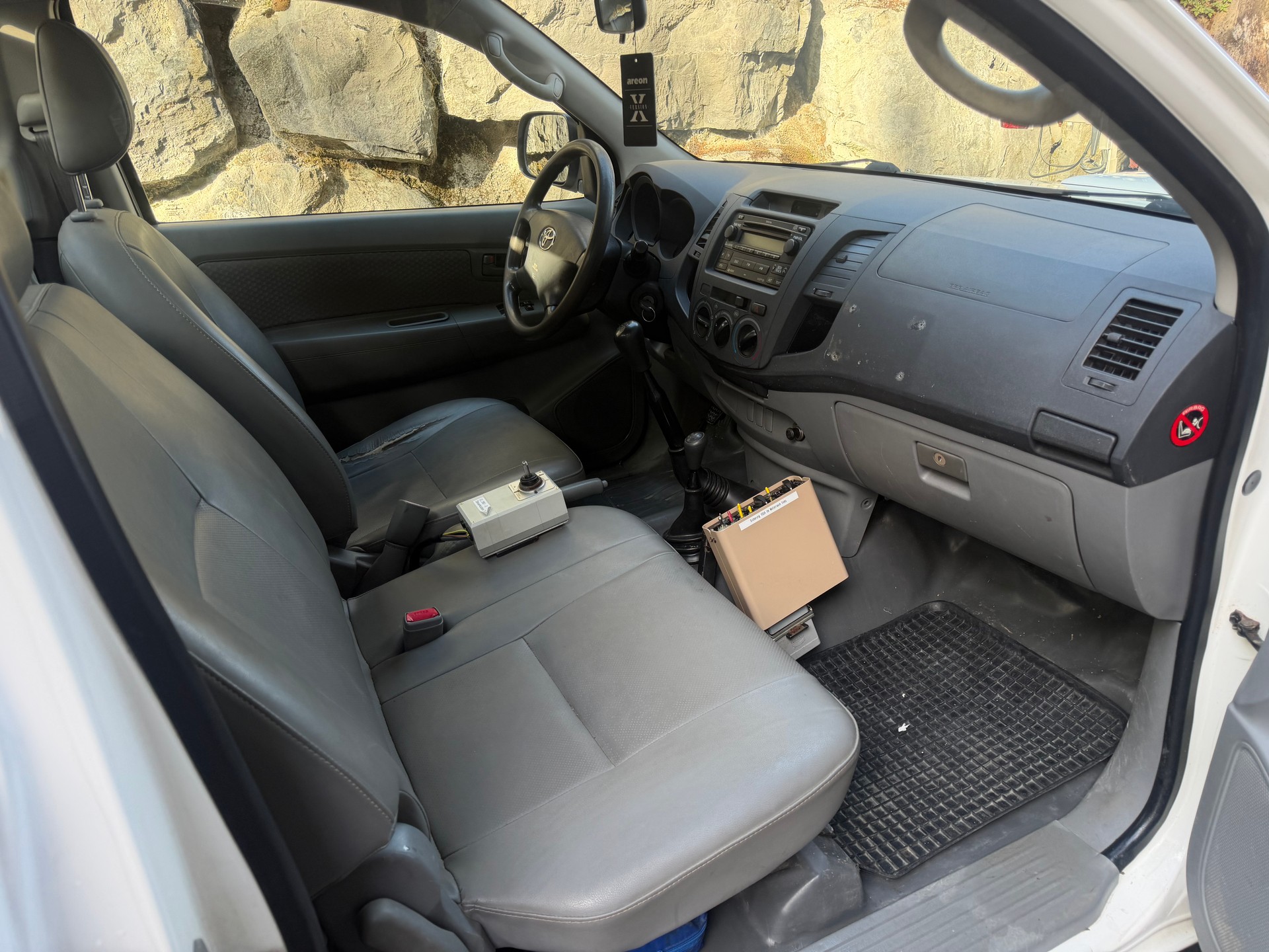 TOYOTA Hilux 4x4 SingleCab LineaTerra-image-10