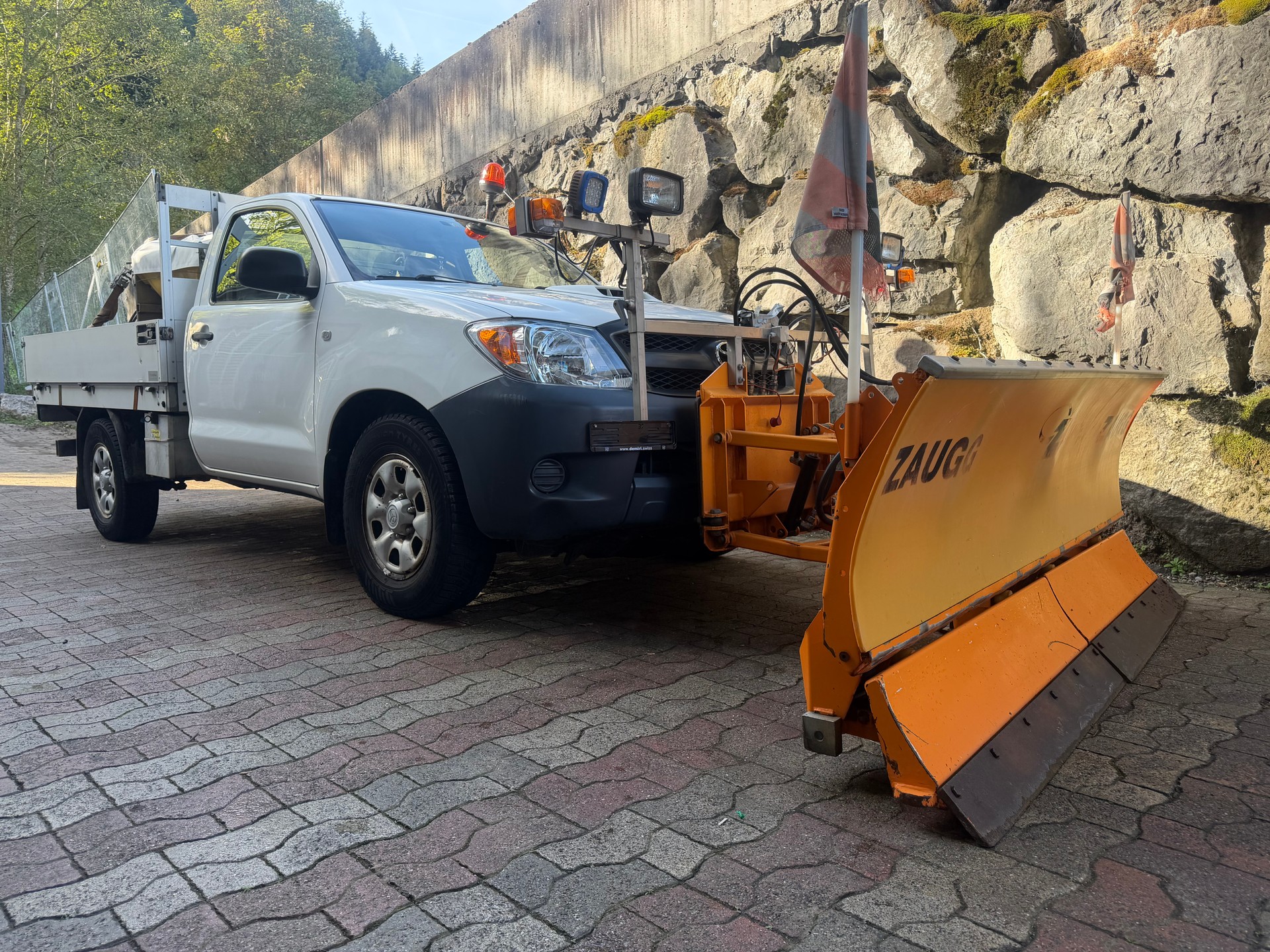 TOYOTA Hilux 4x4 SingleCab LineaTerra-image-1