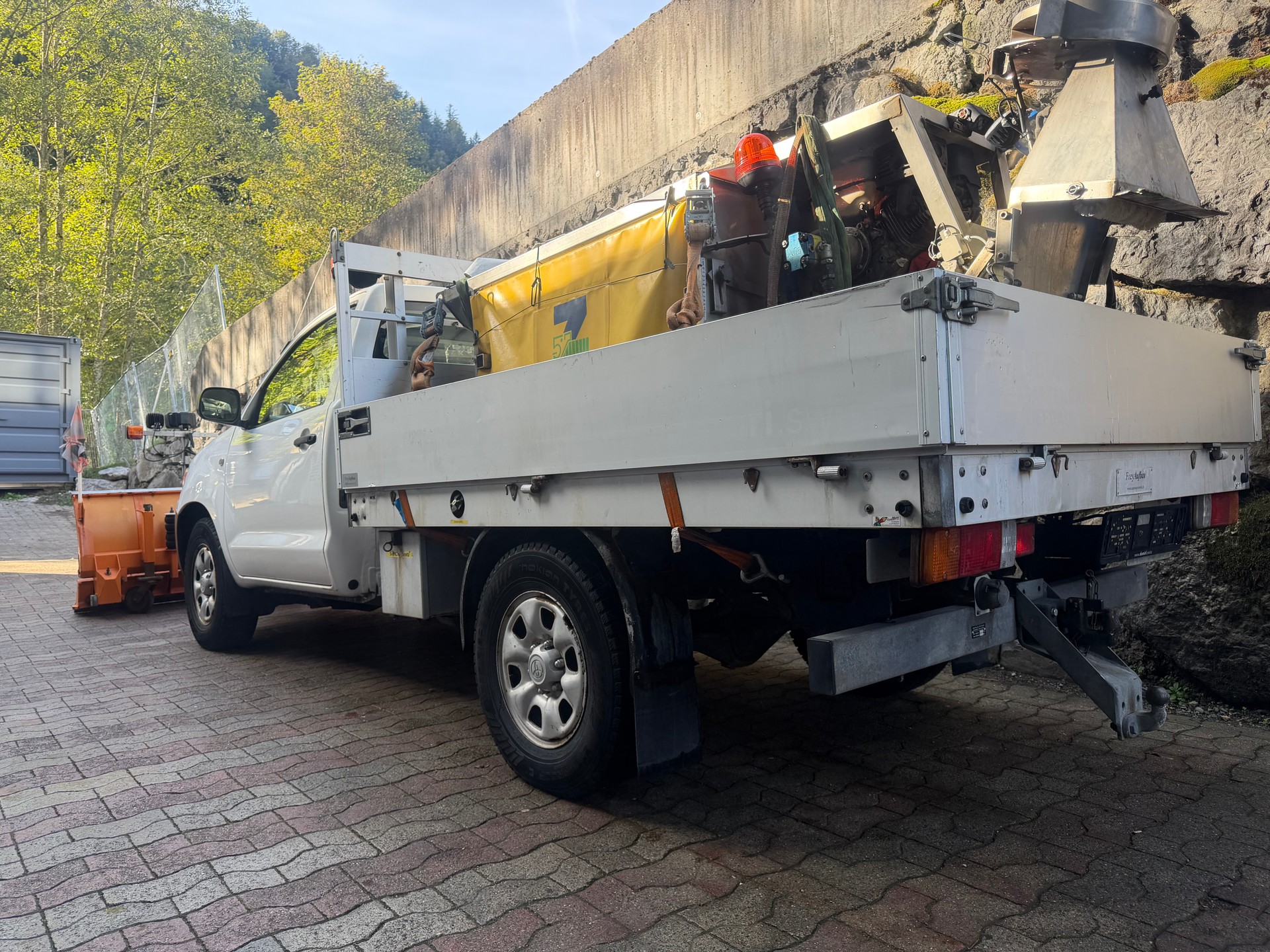 TOYOTA Hilux 4x4 SingleCab LineaTerra-image-2