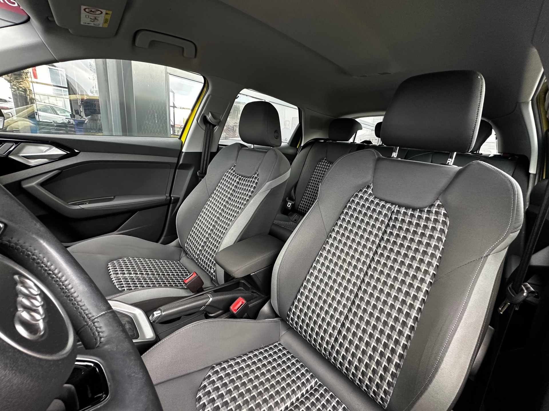 AUDI A1 Sportback 30 TFSI advanced S-tronic-image-12