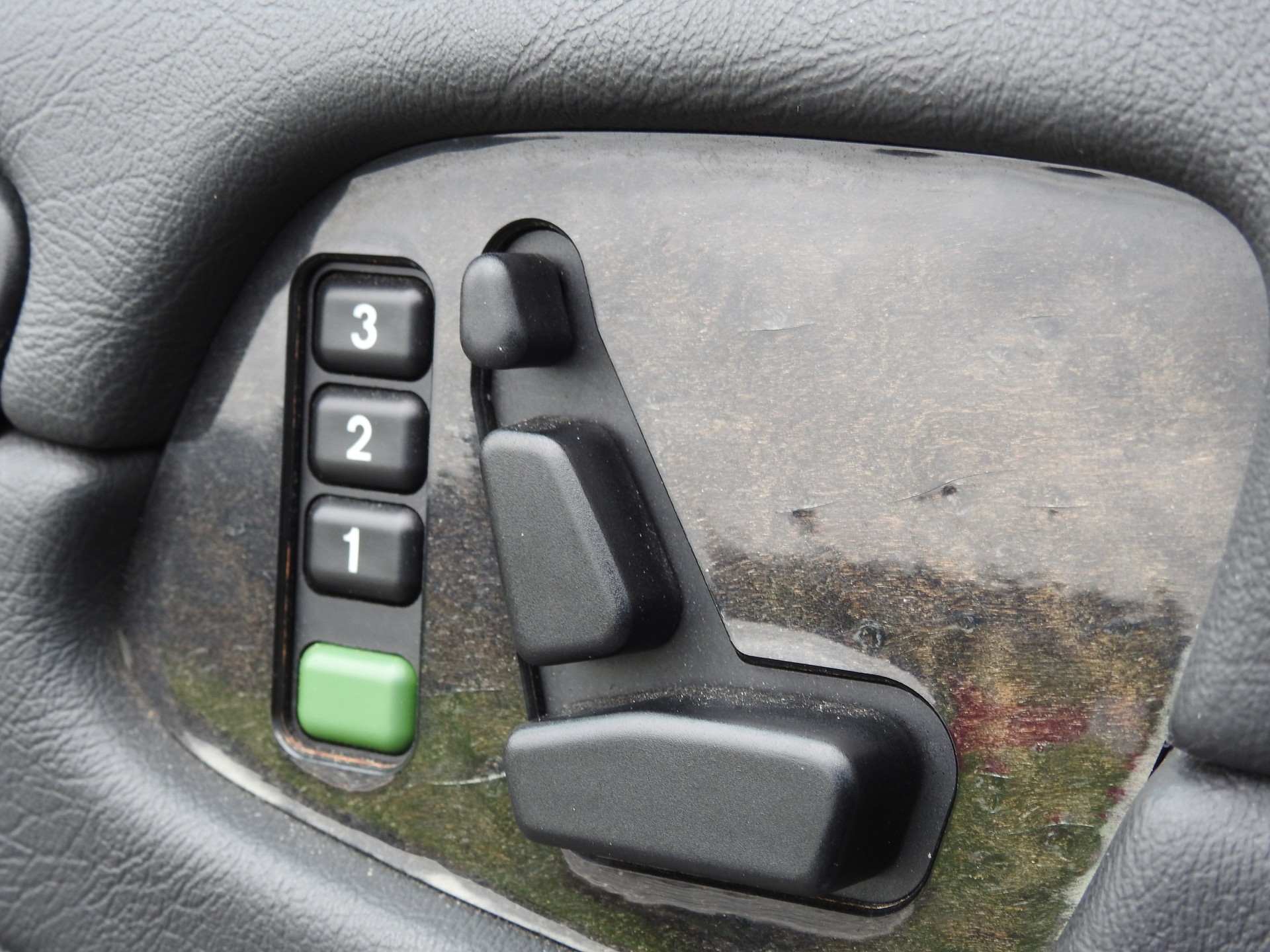 MERCEDES-BENZ CLK 320 Avantgarde Automatic-image-21