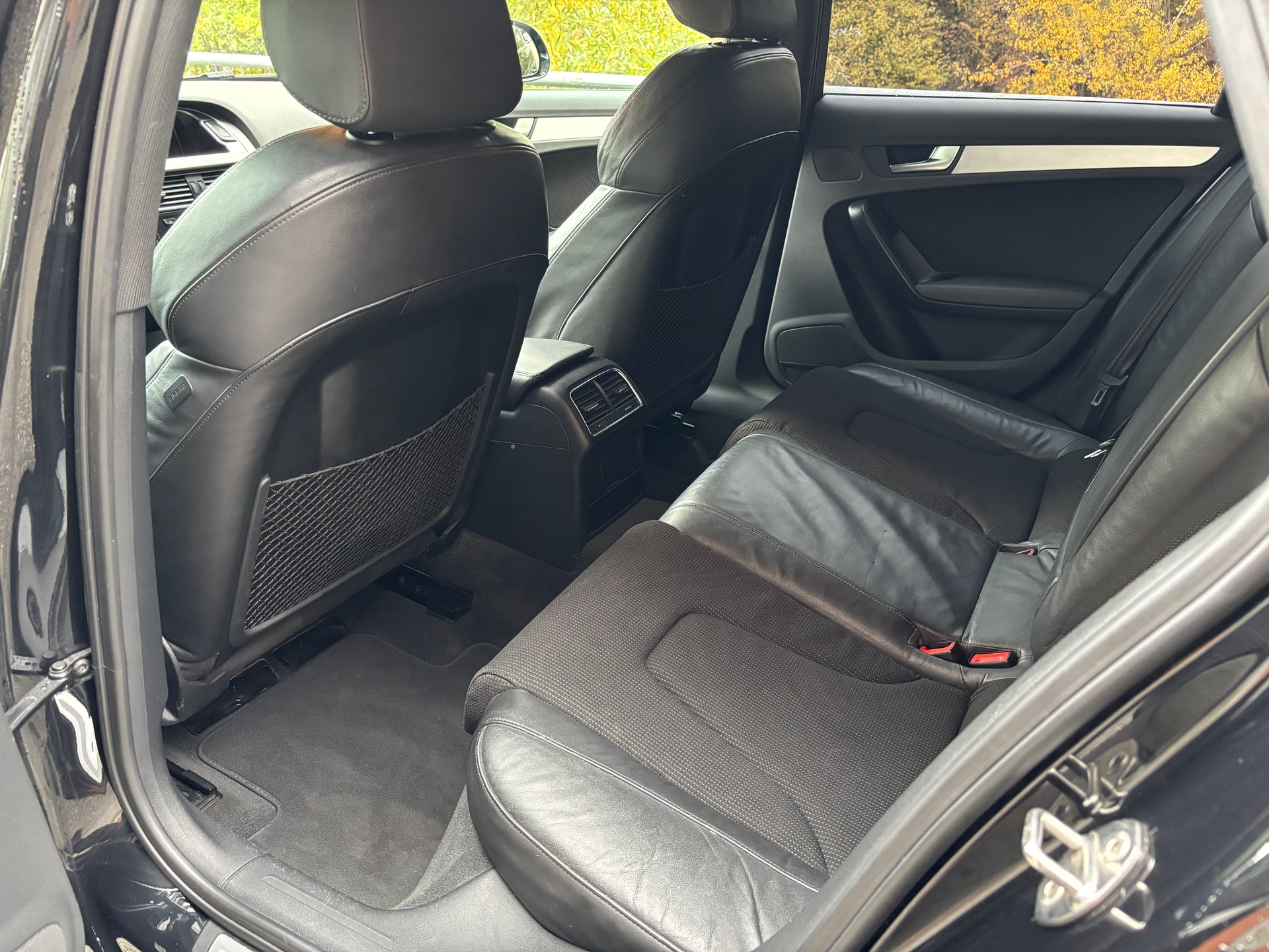 AUDI A4 Avant 2.0 TDI-image-9
