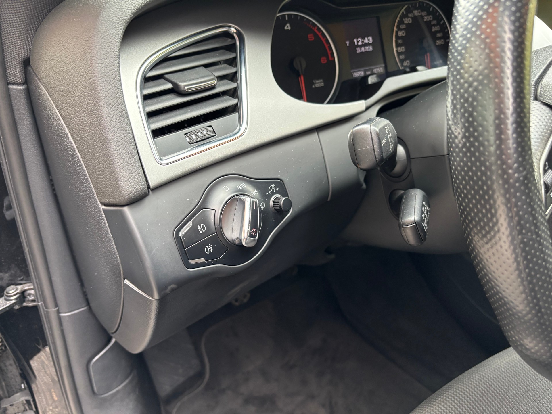 AUDI A4 Avant 2.0 TDI-image-7