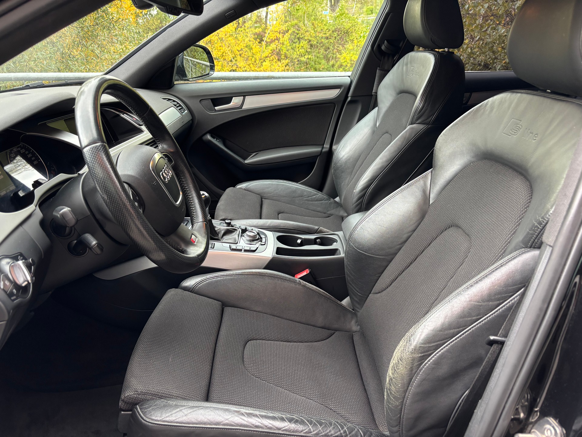AUDI A4 Avant 2.0 TDI-image-5