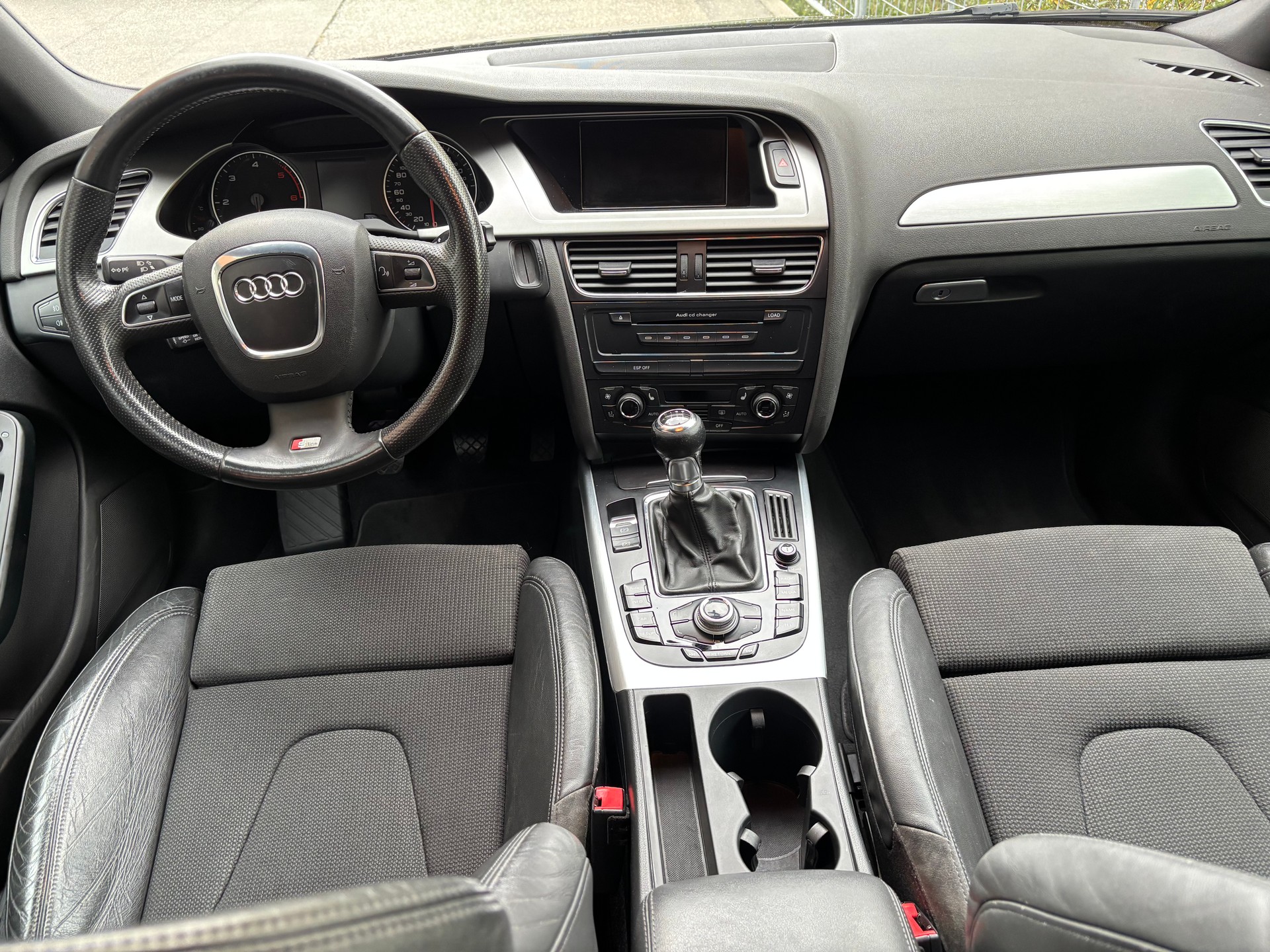 AUDI A4 Avant 2.0 TDI-image-6