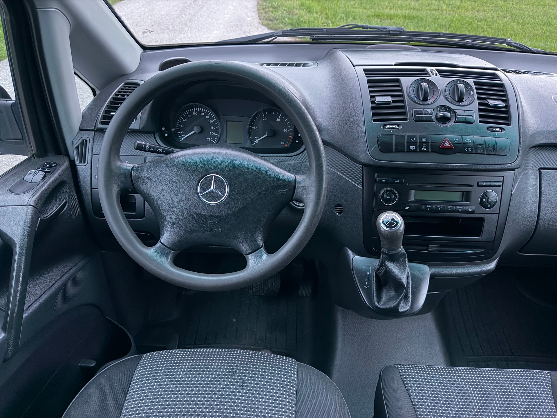 MERCEDES-BENZ Vito 116 CDI Mixto L 4Matic A-image-11