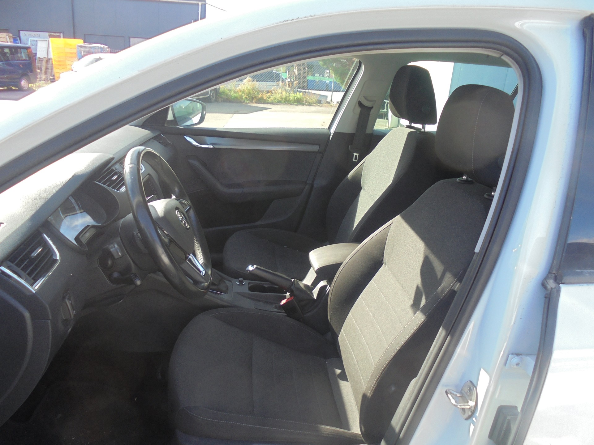 SKODA Octavia Combi 2.0 TDI Ambition 4x4 DSG-image-5