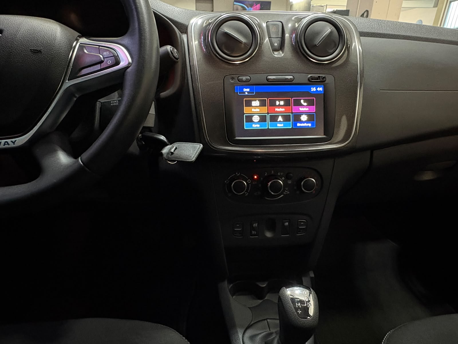 DACIA Sandero TCe 90 Ultimate Automatic-image-11