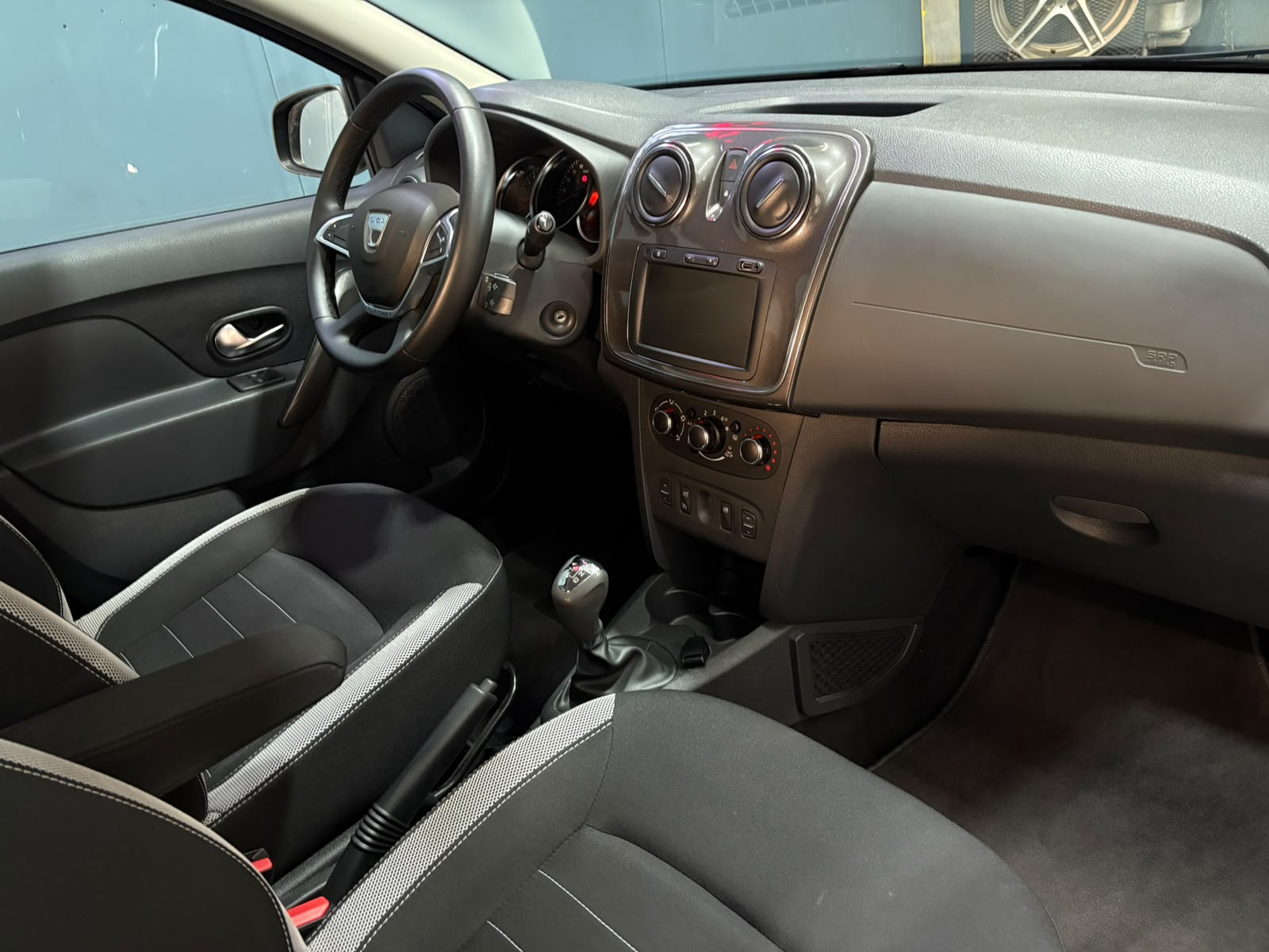 DACIA Sandero TCe 90 Ultimate Automatic-image-10