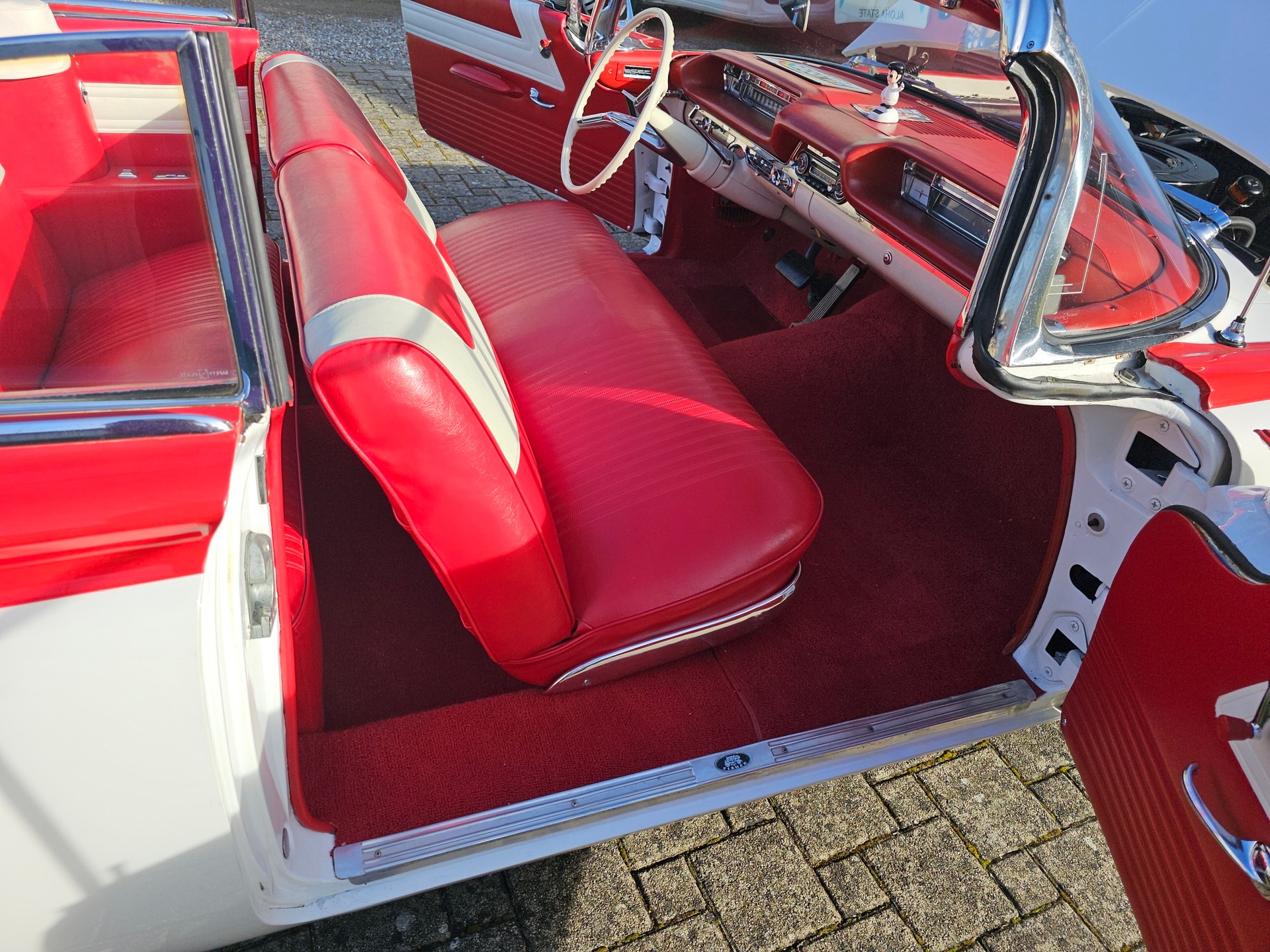 OLDSMOBILE Dynamic super 88 Coupé-image-25