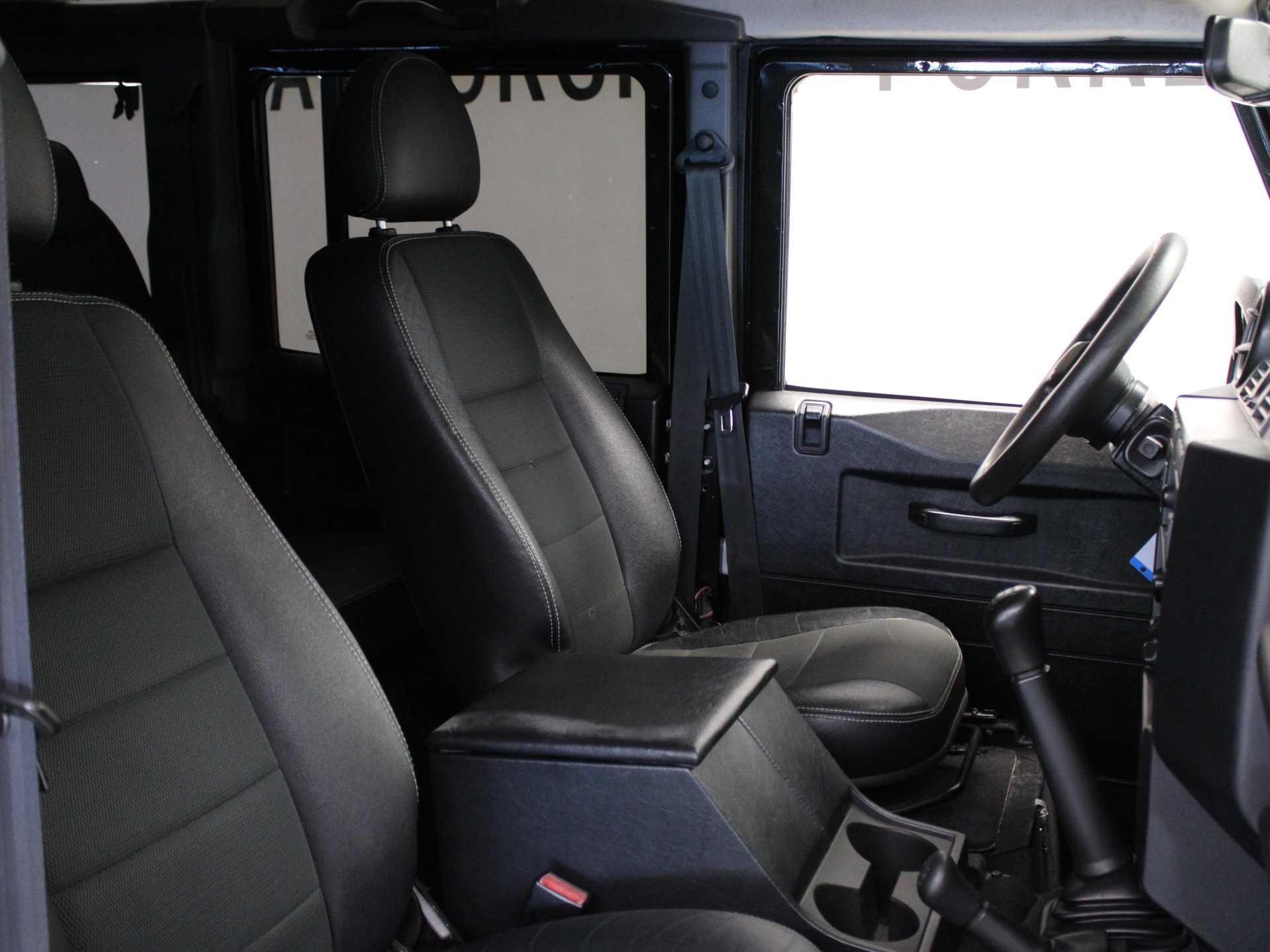 LAND ROVER Defender 110 2.4 Td4 Station Wagon-image-5