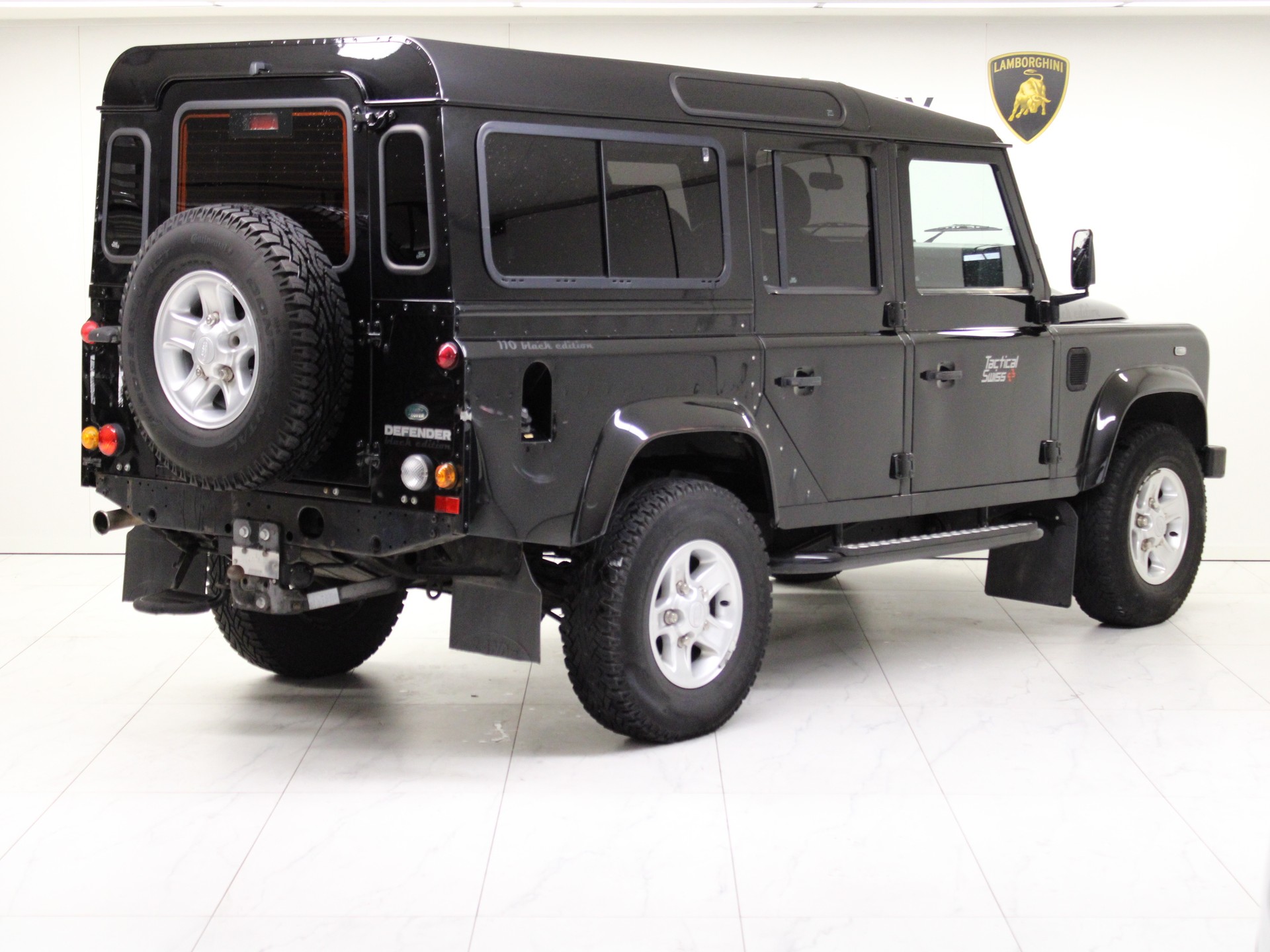 LAND ROVER Defender 110 2.4 Td4 Station Wagon-image-2