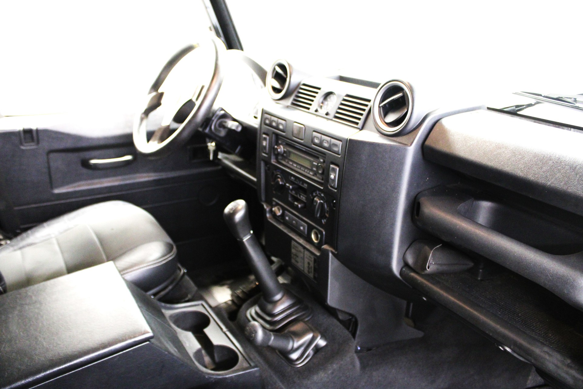 LAND ROVER Defender 110 2.4 Td4 Station Wagon-image-5