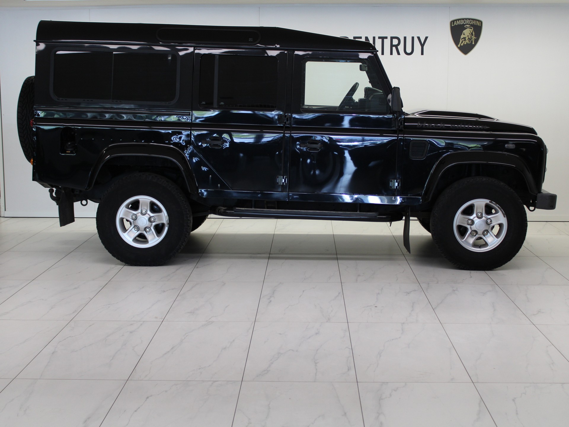 LAND ROVER Defender 110 2.4 Td4 Station Wagon-image-1
