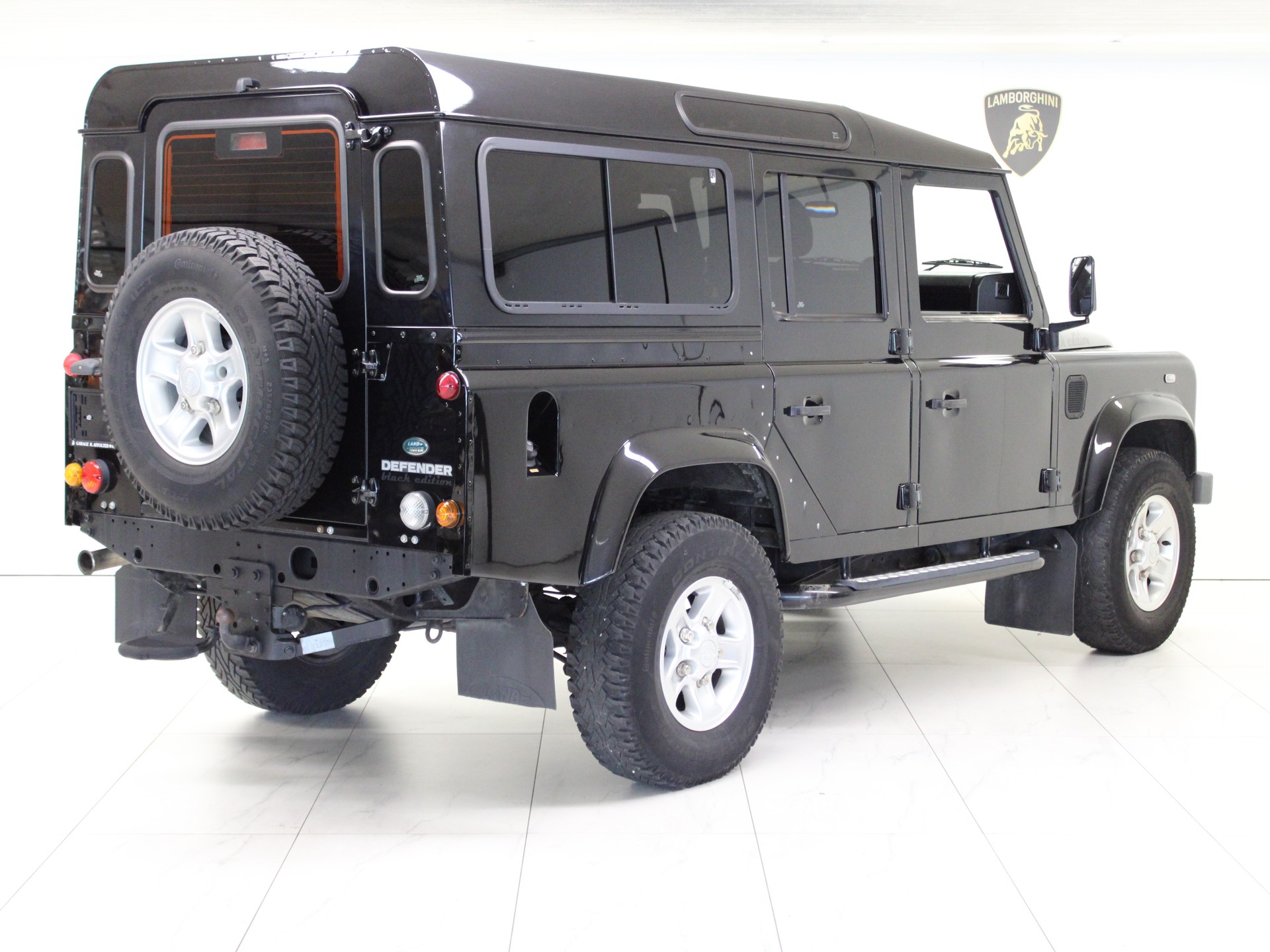 LAND ROVER Defender 110 2.4 Td4 Station Wagon-image-2
