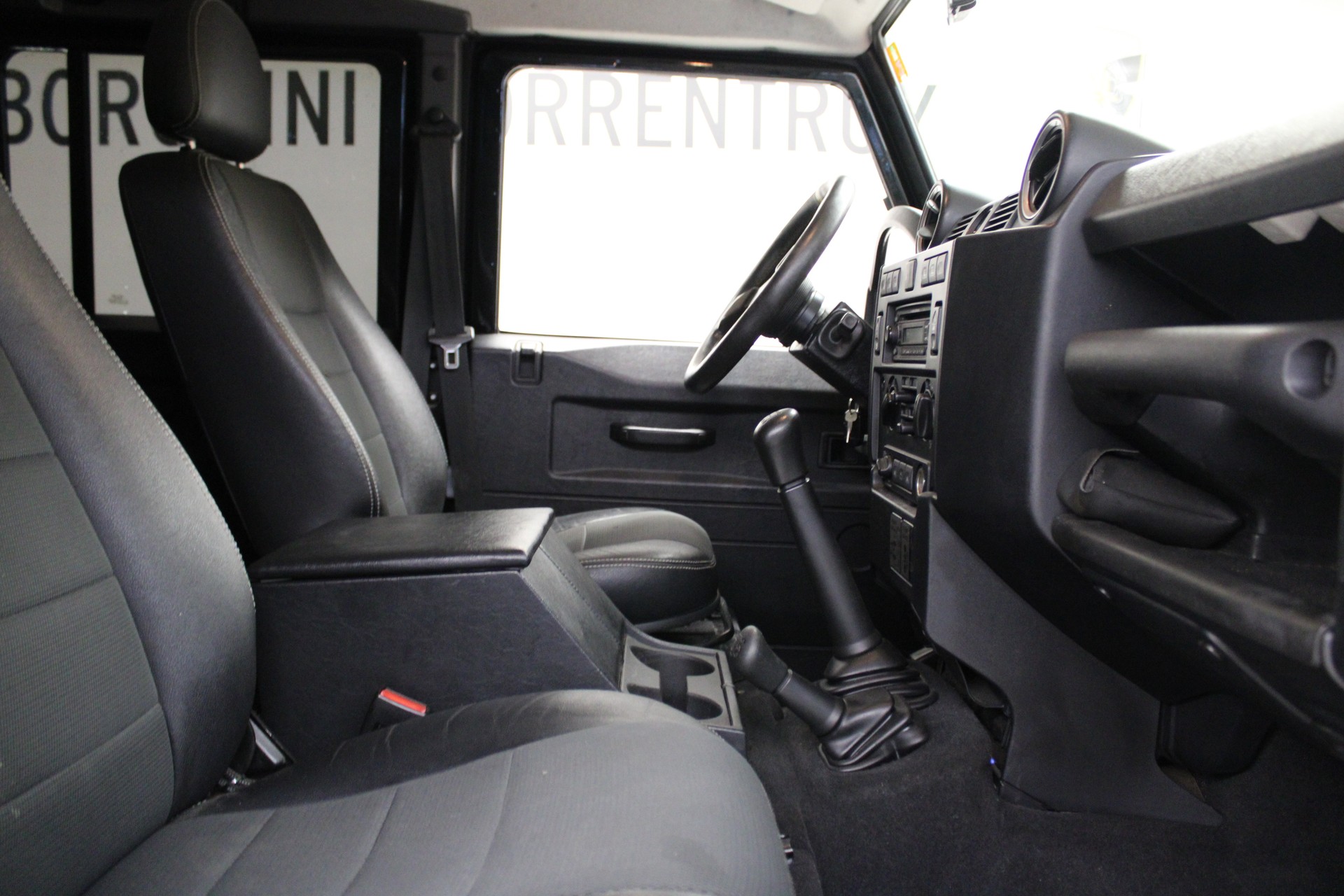 LAND ROVER Defender 110 2.4 Td4 Station Wagon-image-6