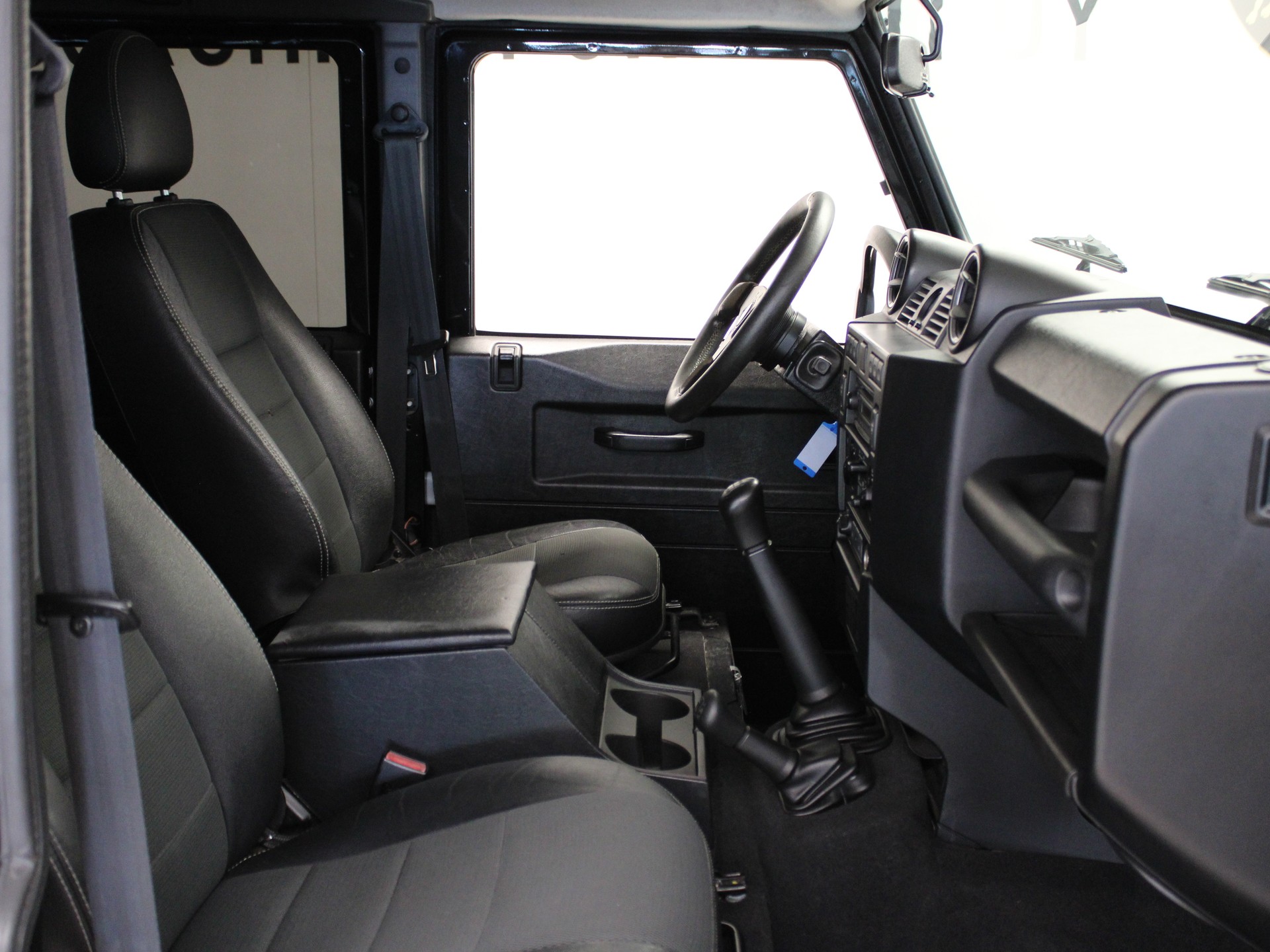 LAND ROVER Defender 110 2.4 Td4 Station Wagon-image-6