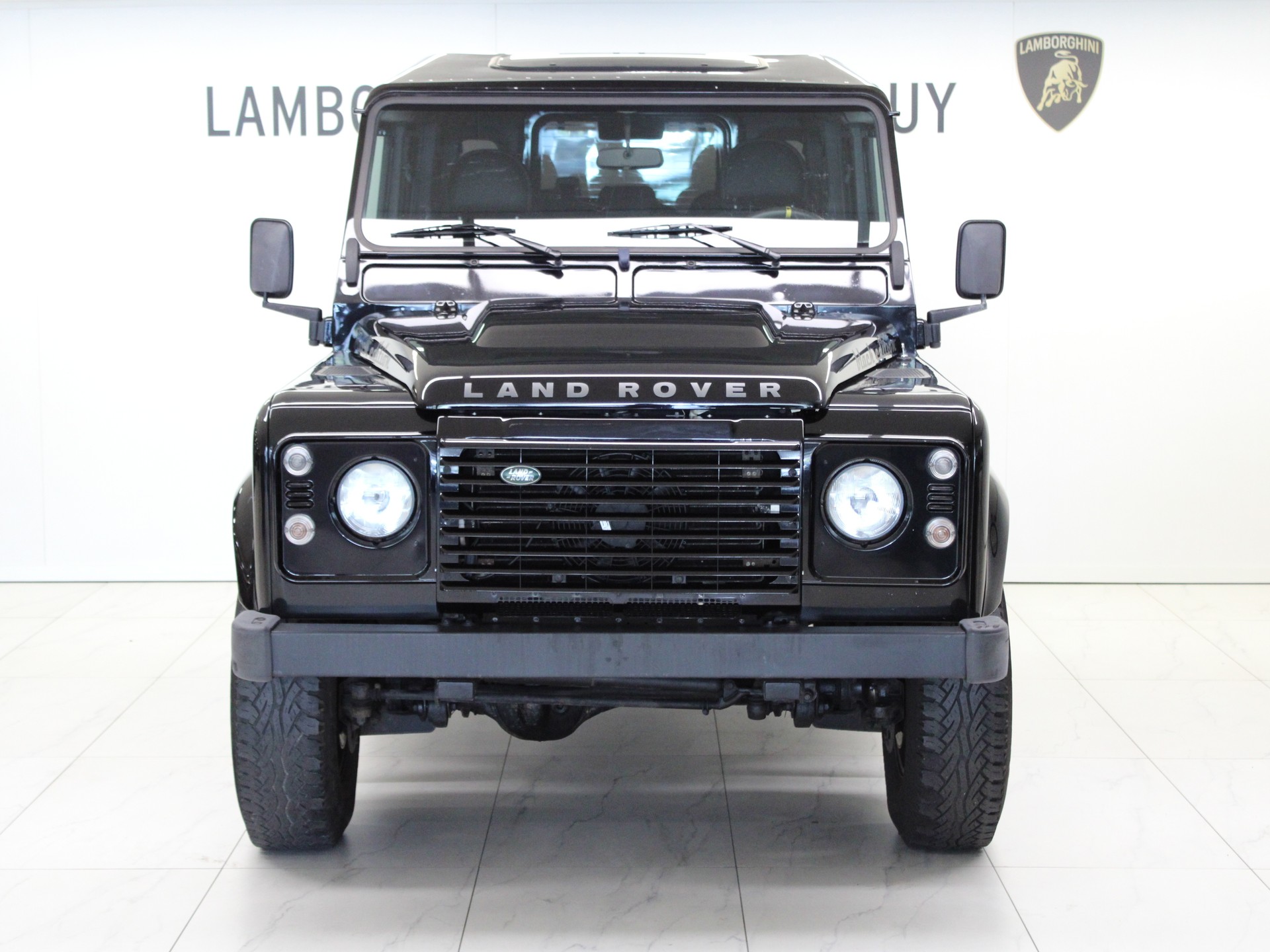 LAND ROVER Defender 110 2.4 Td4 Station Wagon-image-4