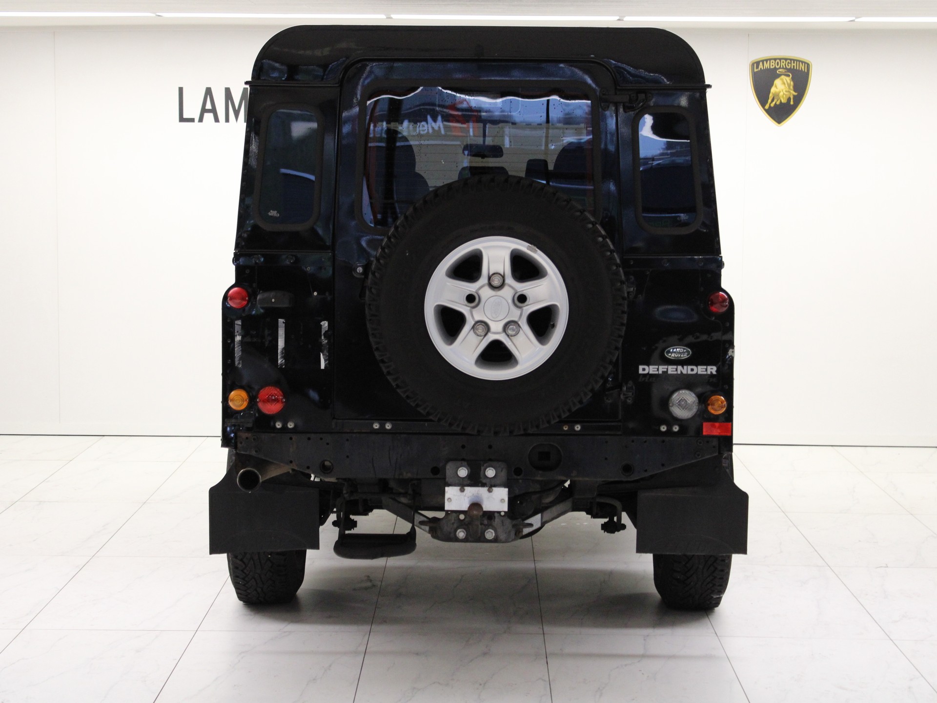 LAND ROVER Defender 110 2.4 Td4 Station Wagon-image-3