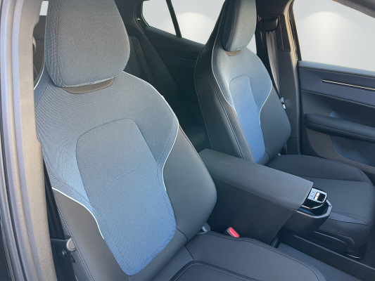 VOLVO EX30 E60 69kWh Twin Plus-image-7