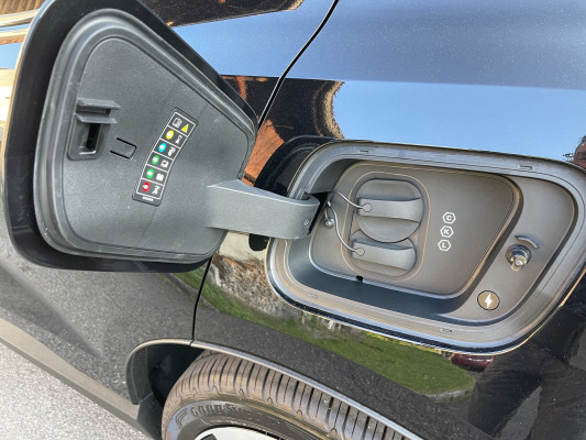VOLVO EX30 E60 69kWh Twin Plus-image-12