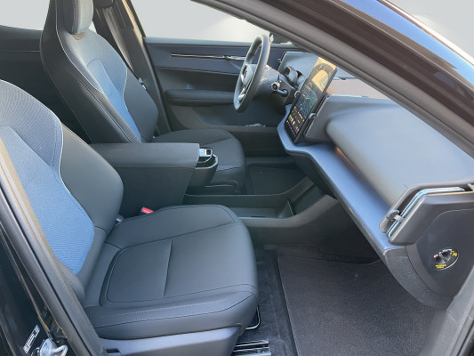 VOLVO EX30 E60 69kWh Twin Plus-image-6