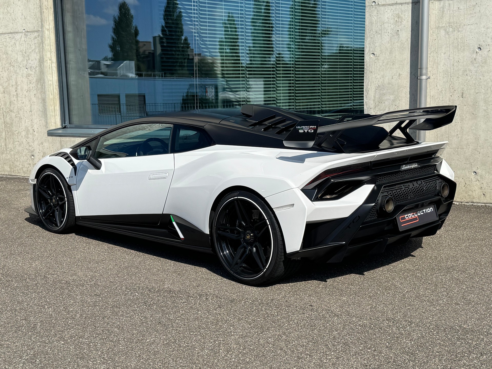 LAMBORGHINI Huracan STO Coupé DCT RWD-image-2