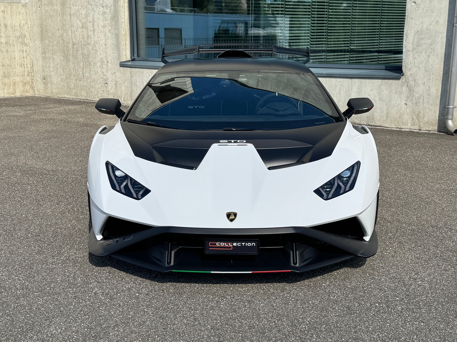 LAMBORGHINI Huracan STO Coupé DCT RWD-image-1