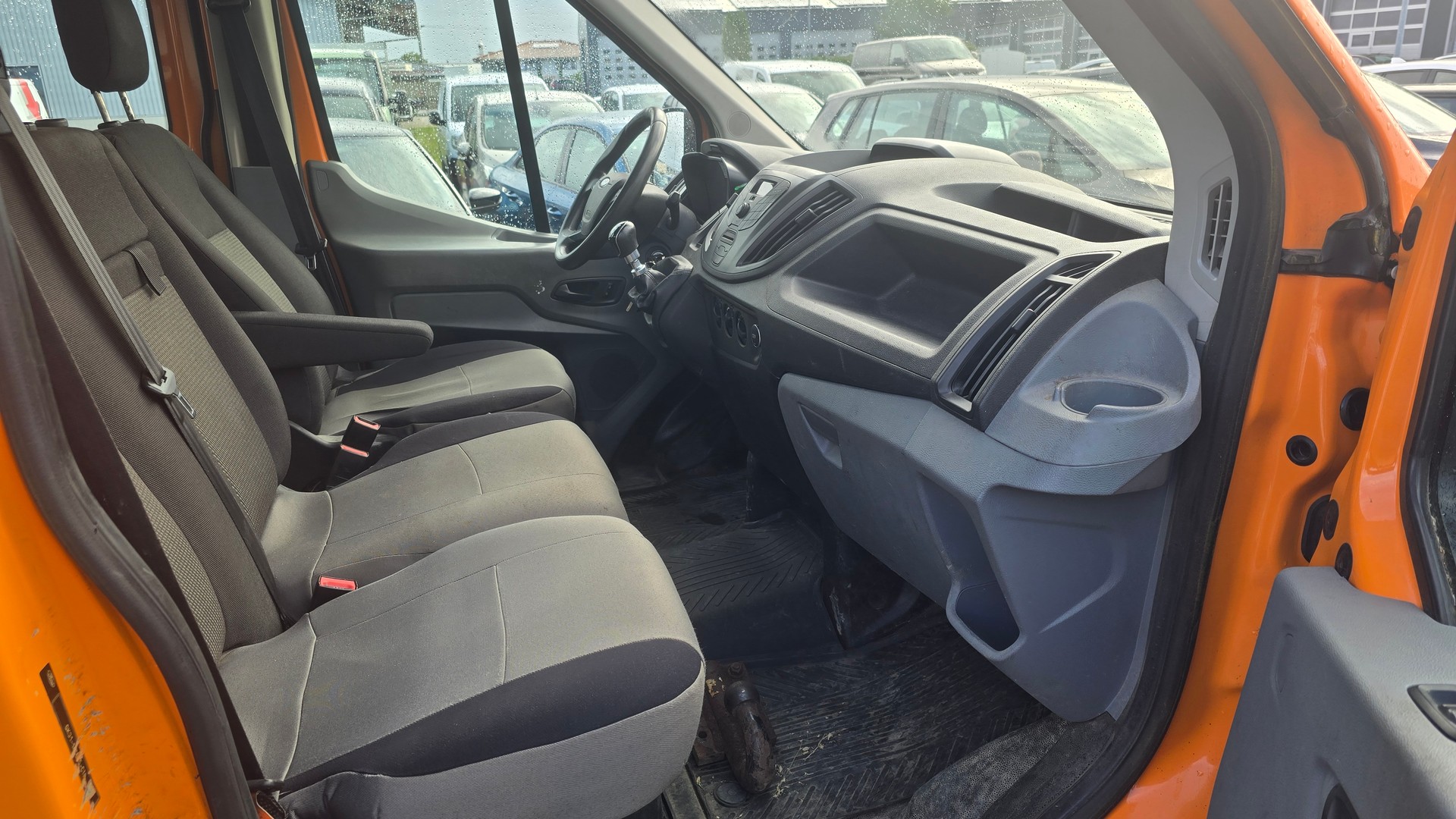 FORD Transit 350 L2 Trend 2.0 TDCi 130 4WD-image-4