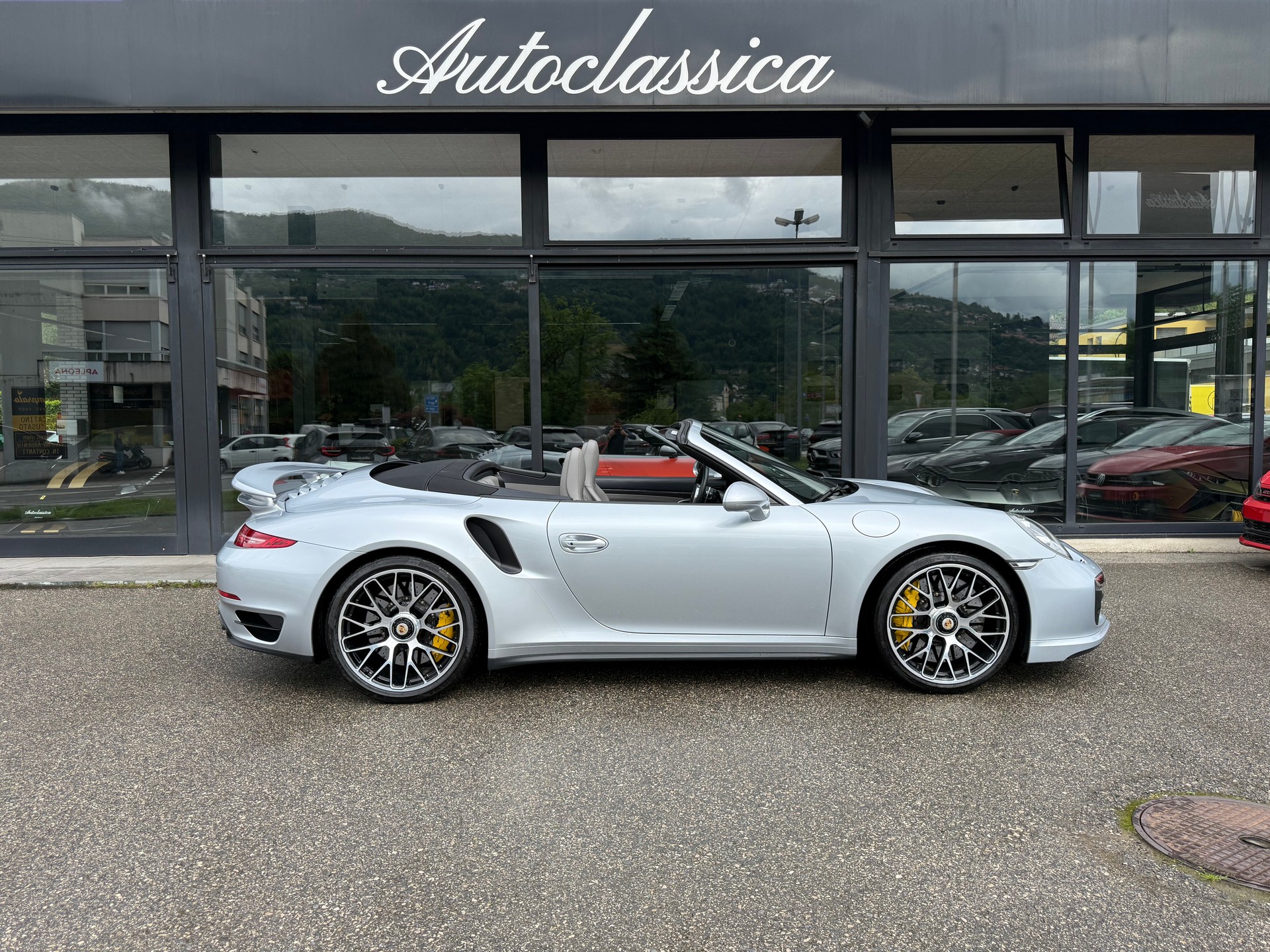 PORSCHE 911 Turbo S Cabrio PDK-image-3
