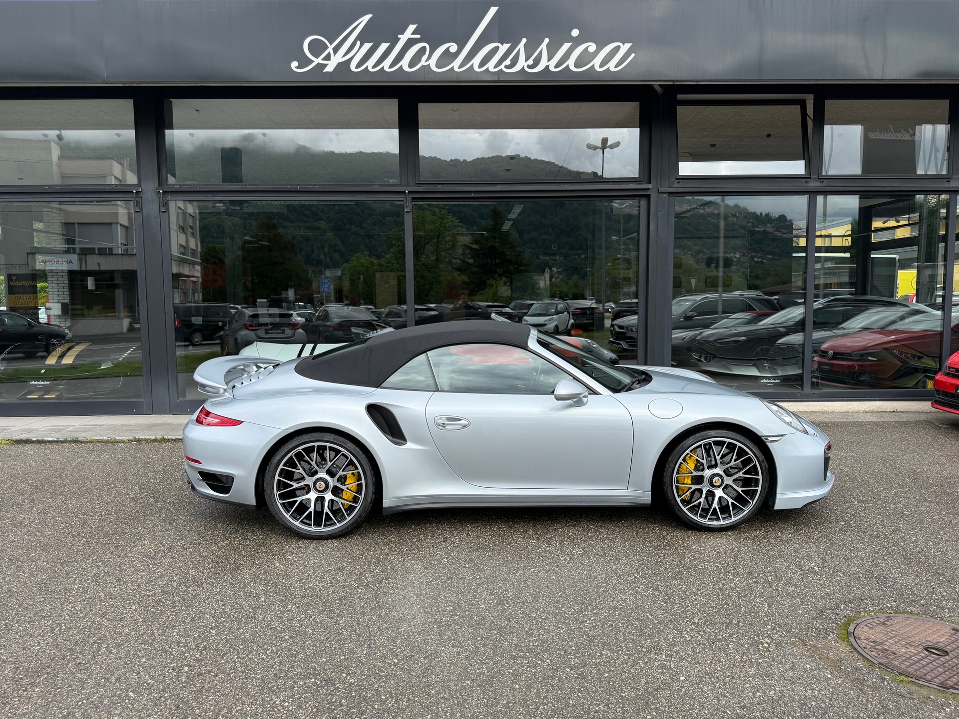 PORSCHE 911 Turbo S Cabrio PDK-image-4