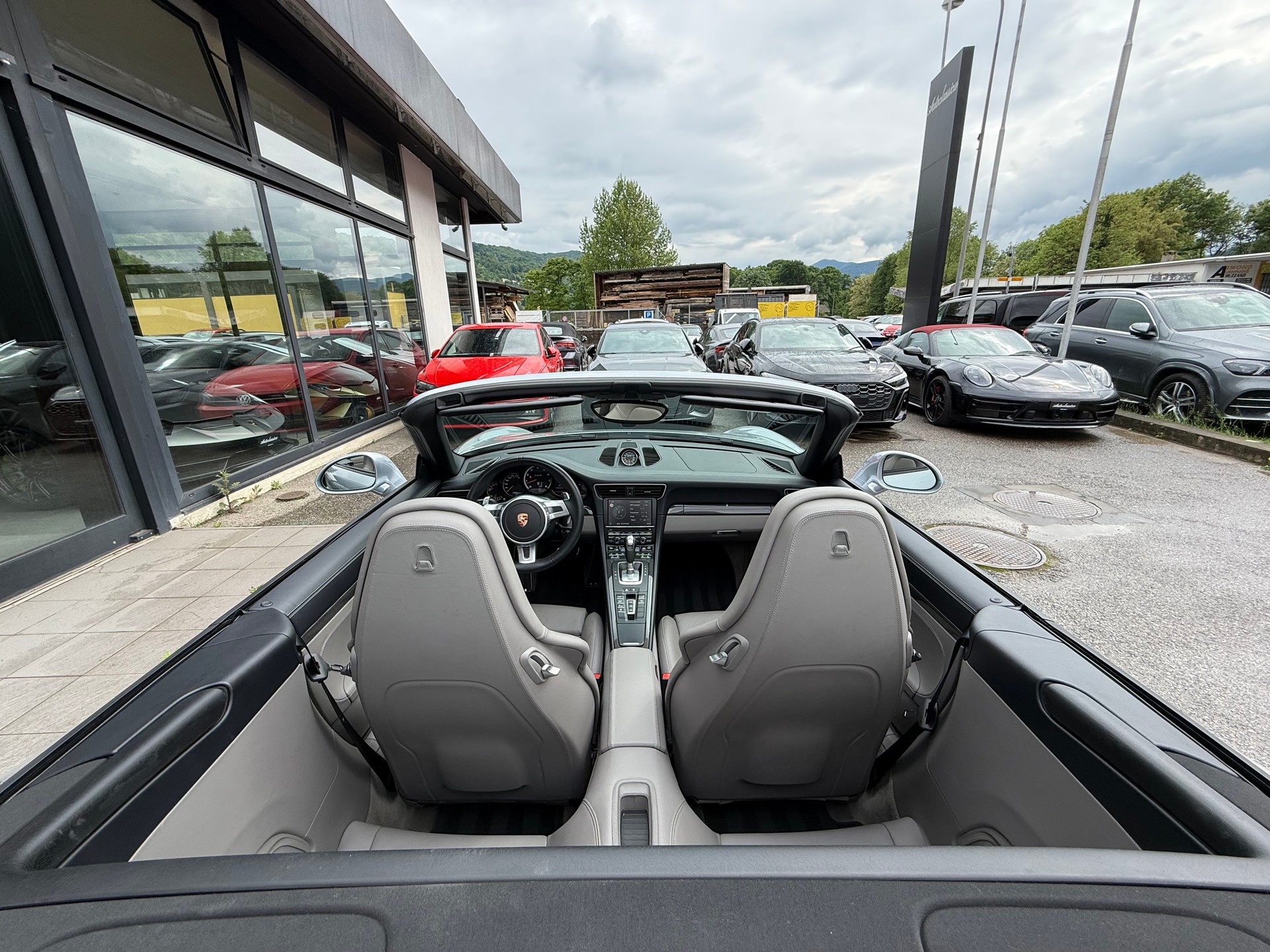 PORSCHE 911 Turbo S Cabrio PDK-image-13