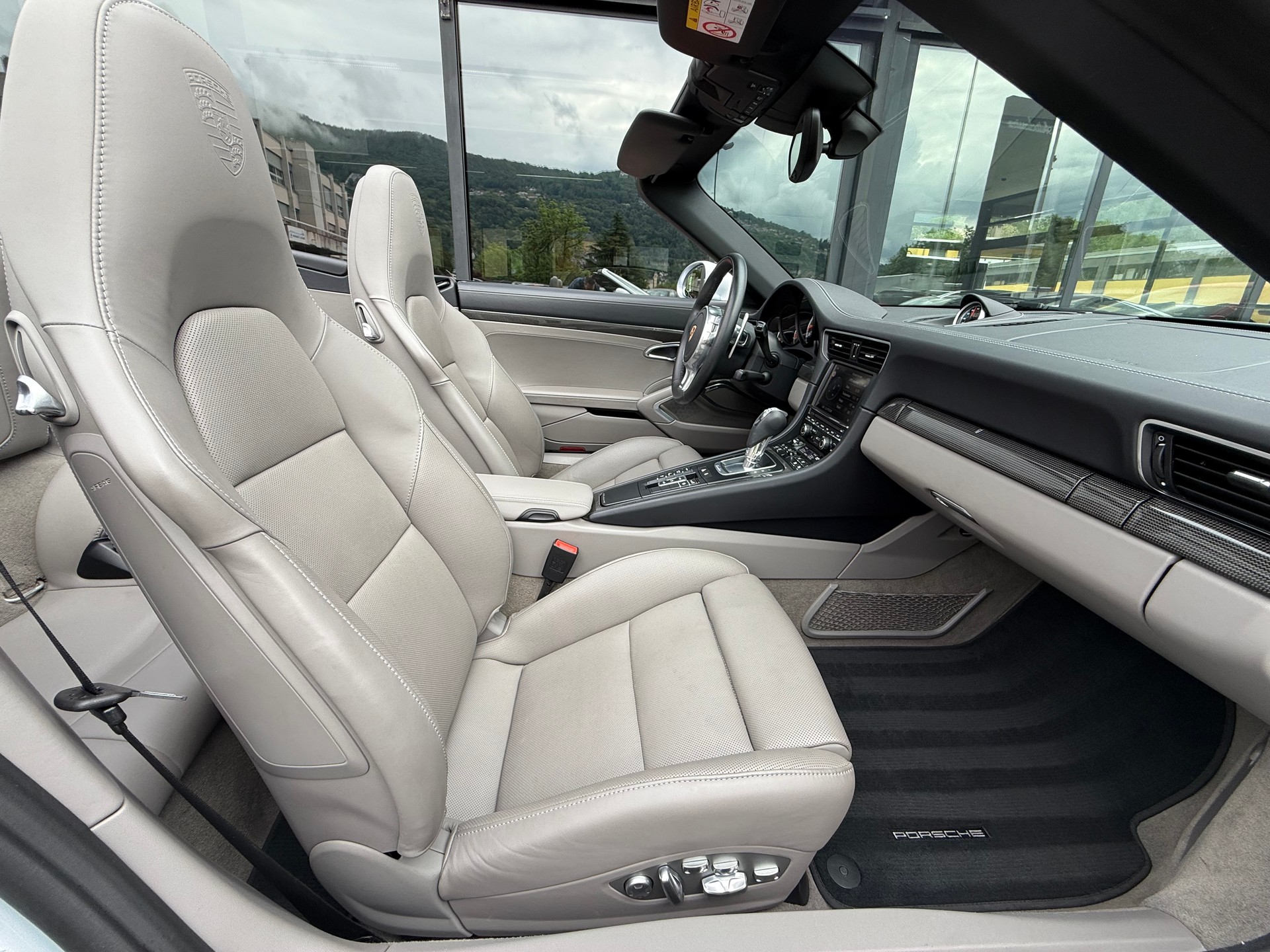 PORSCHE 911 Turbo S Cabrio PDK-image-12