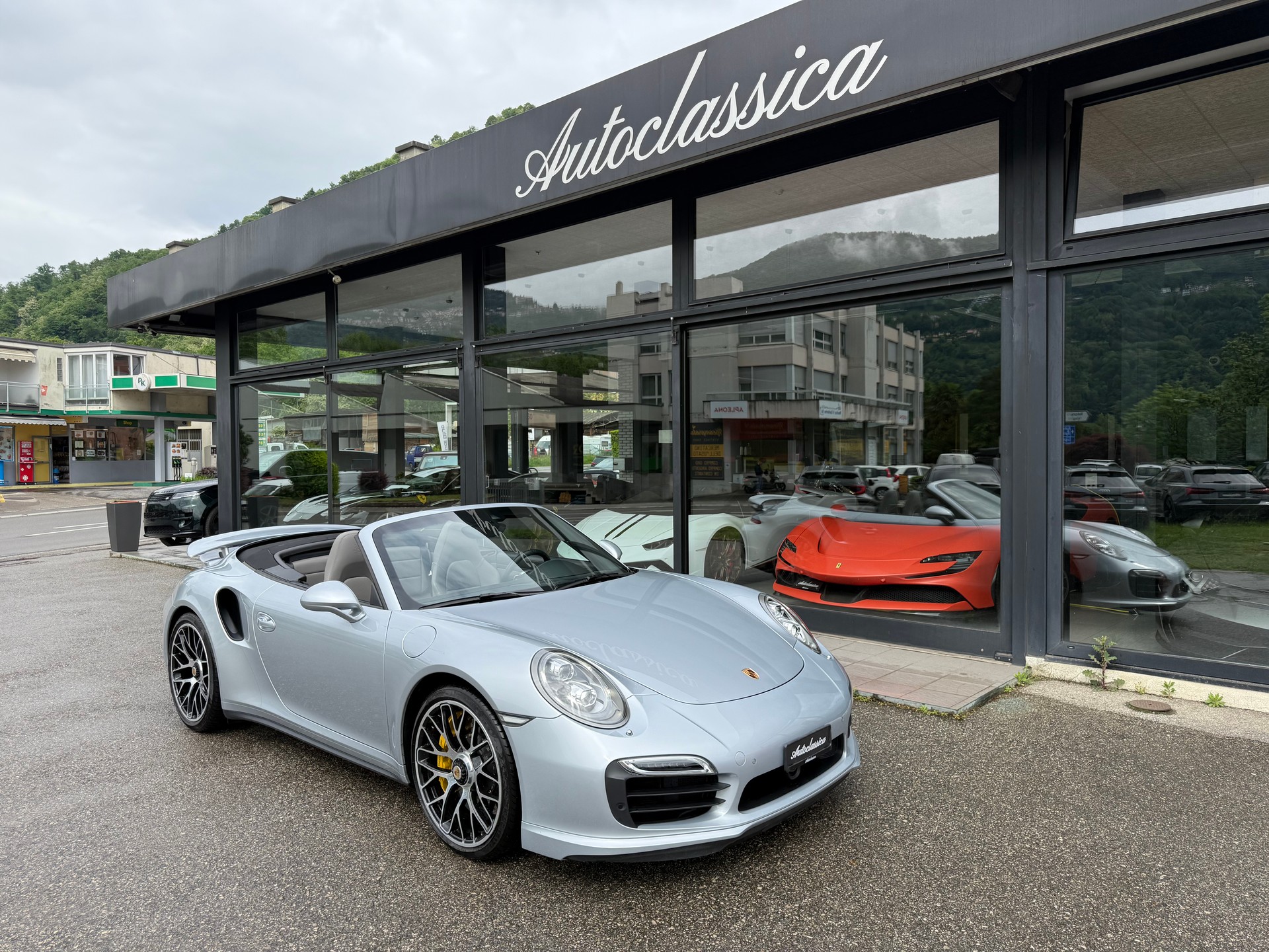 PORSCHE 911 Turbo S Cabrio PDK-image-5