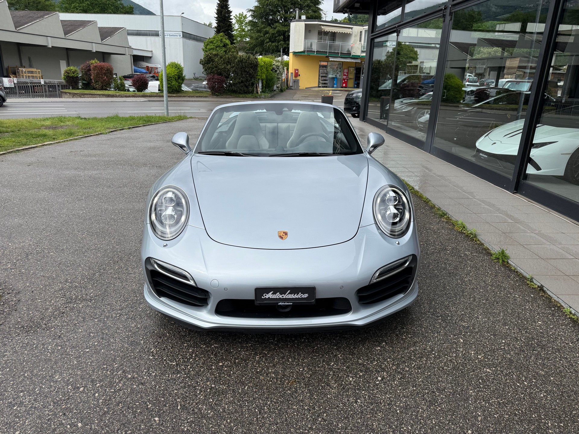 PORSCHE 911 Turbo S Cabrio PDK-image-1