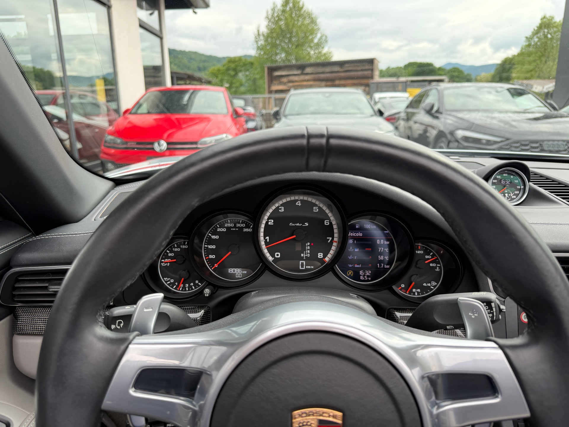 PORSCHE 911 Turbo S Cabrio PDK-image-16