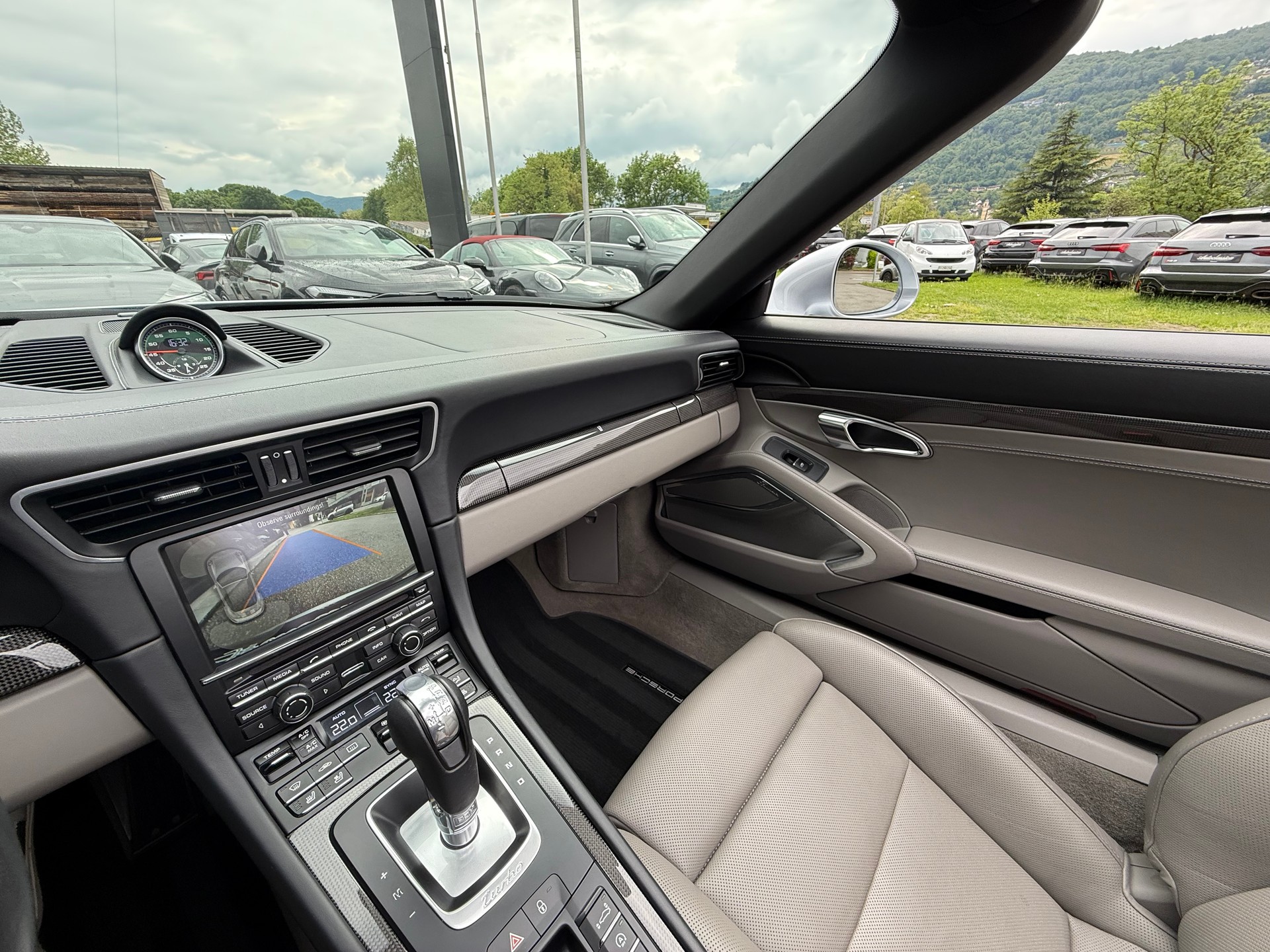 PORSCHE 911 Turbo S Cabrio PDK-image-17