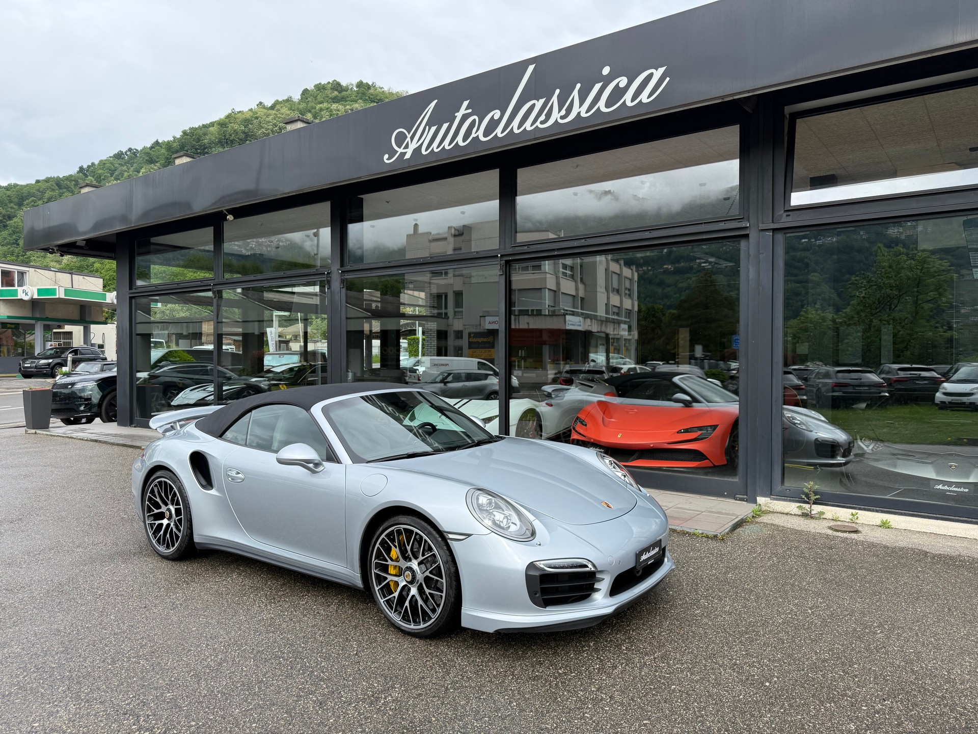 PORSCHE 911 Turbo S Cabrio PDK-image-6